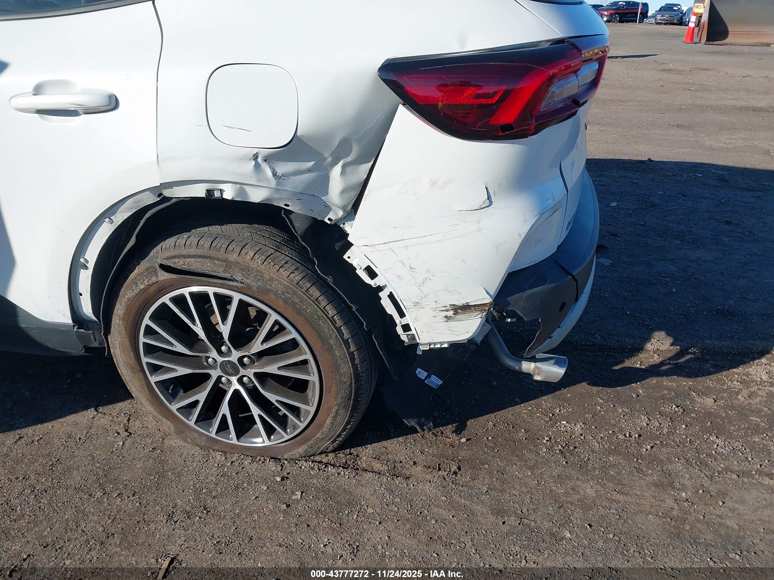 FORD ESCAPE image 6