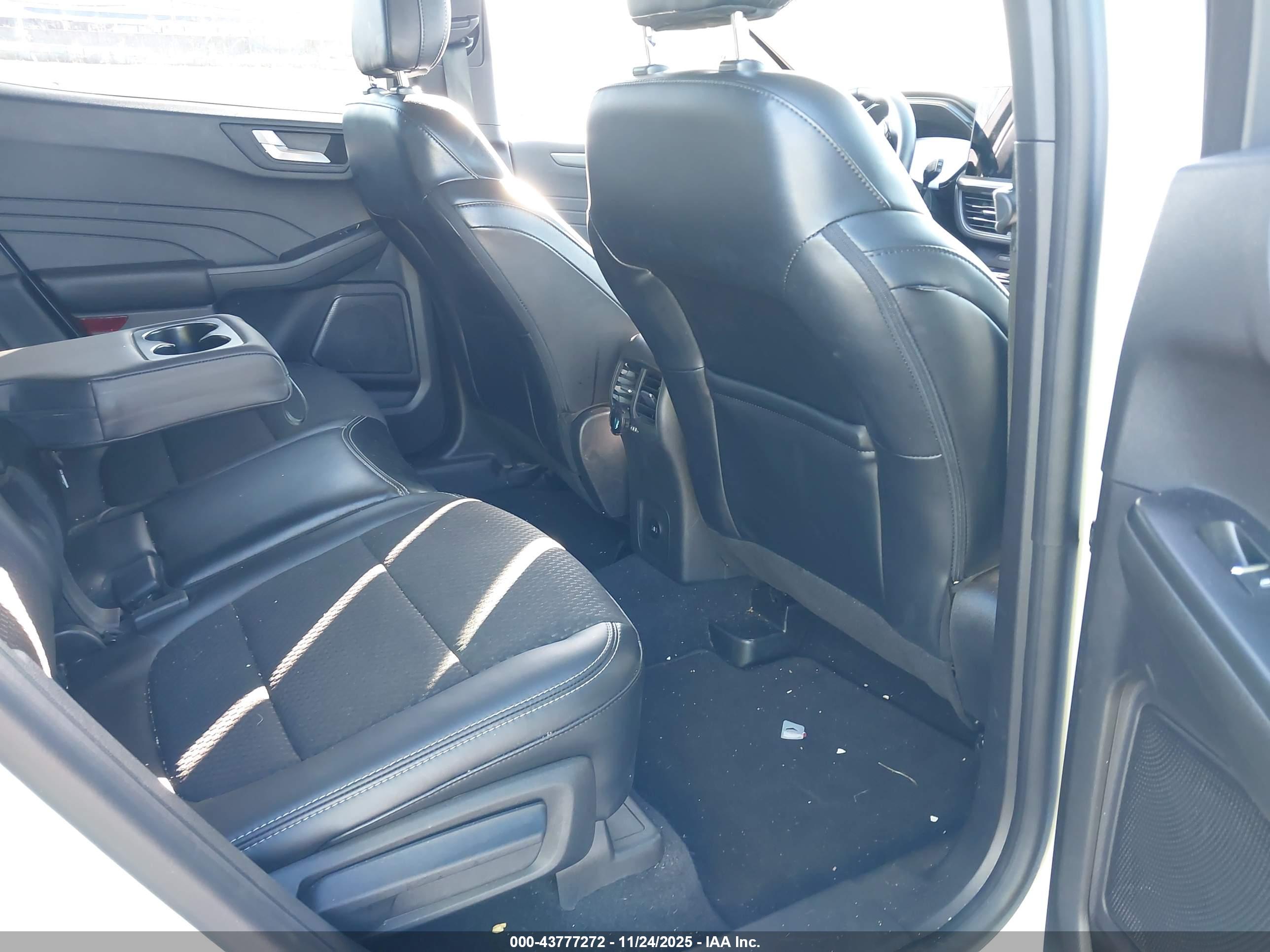 FORD ESCAPE image 8