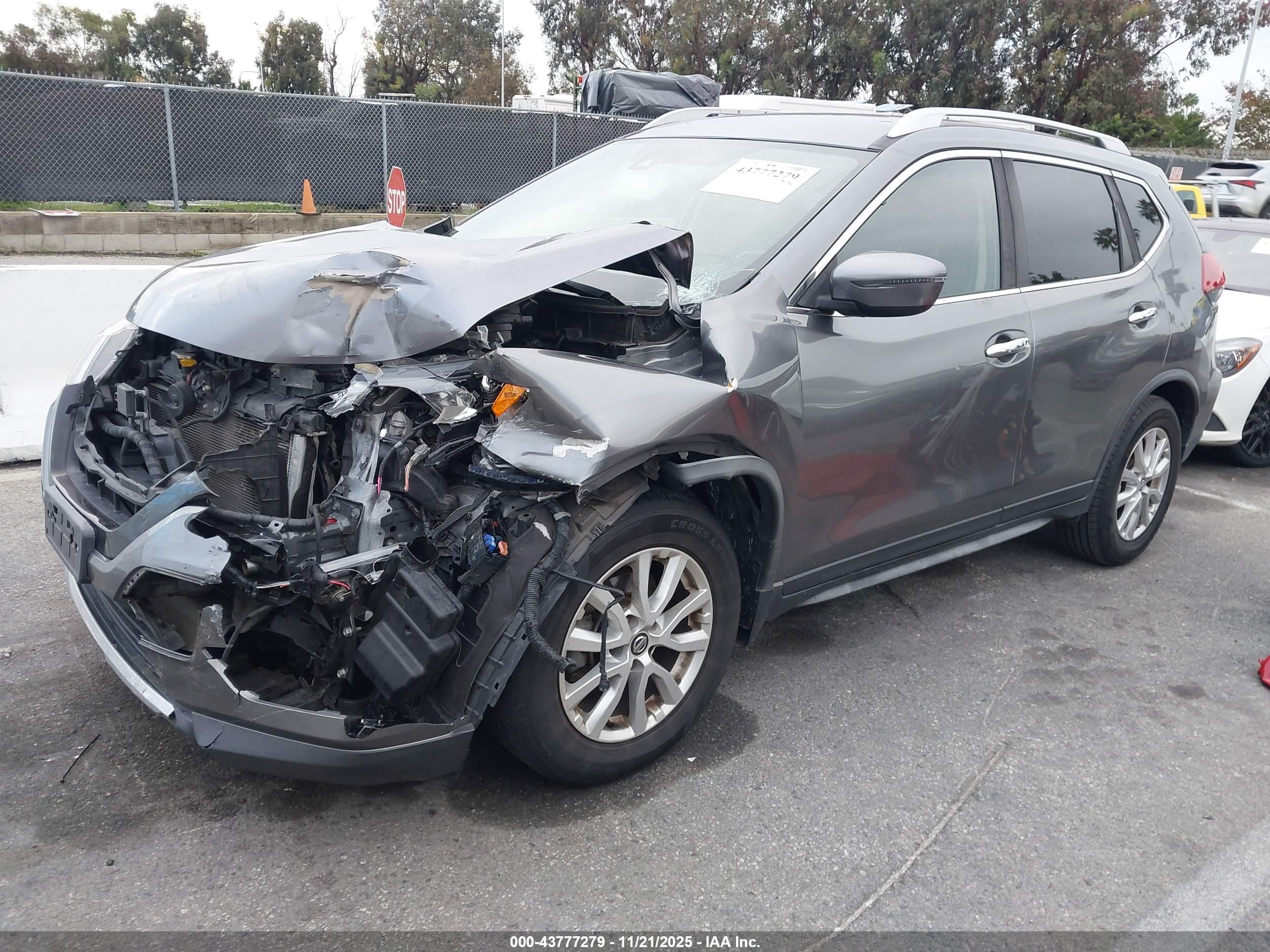 NISSAN ROGUE image 2