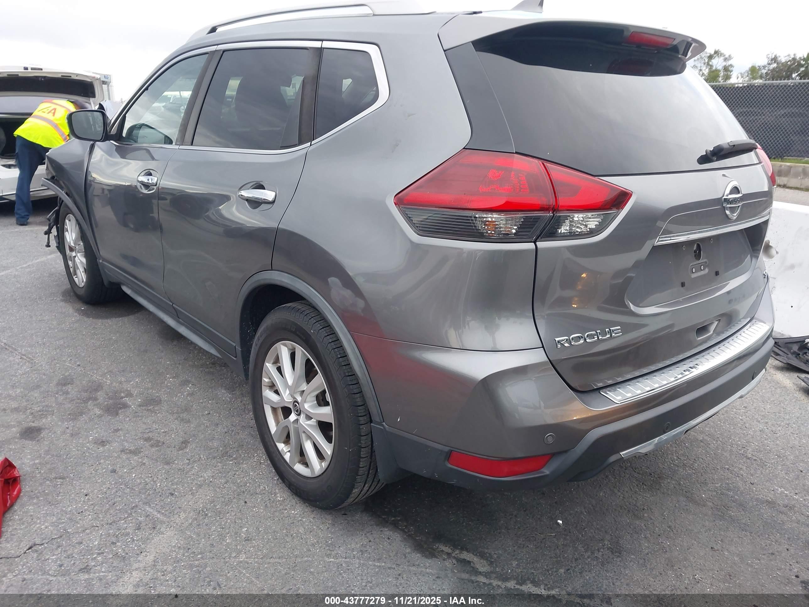 NISSAN ROGUE image 3