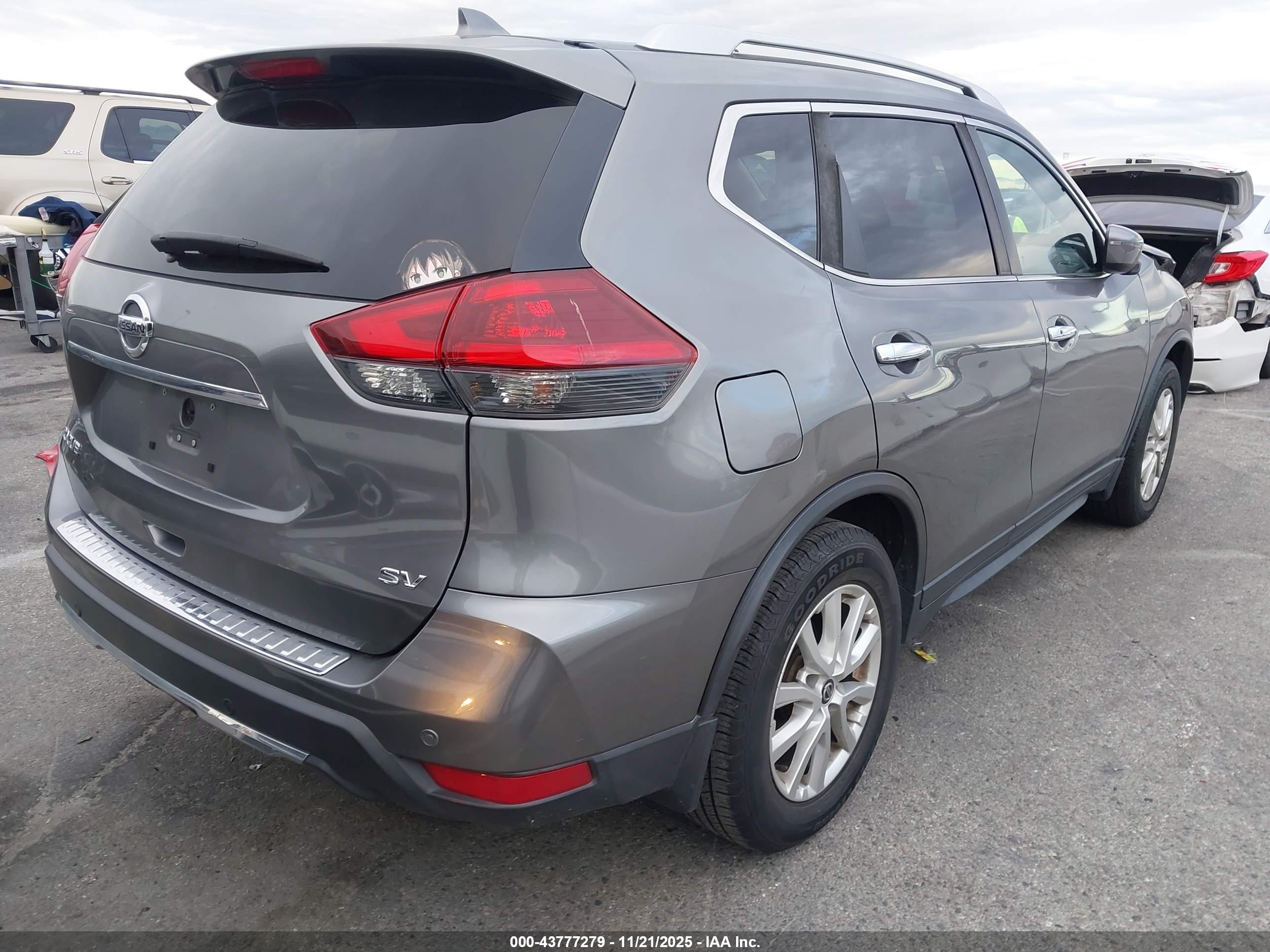 NISSAN ROGUE image 4