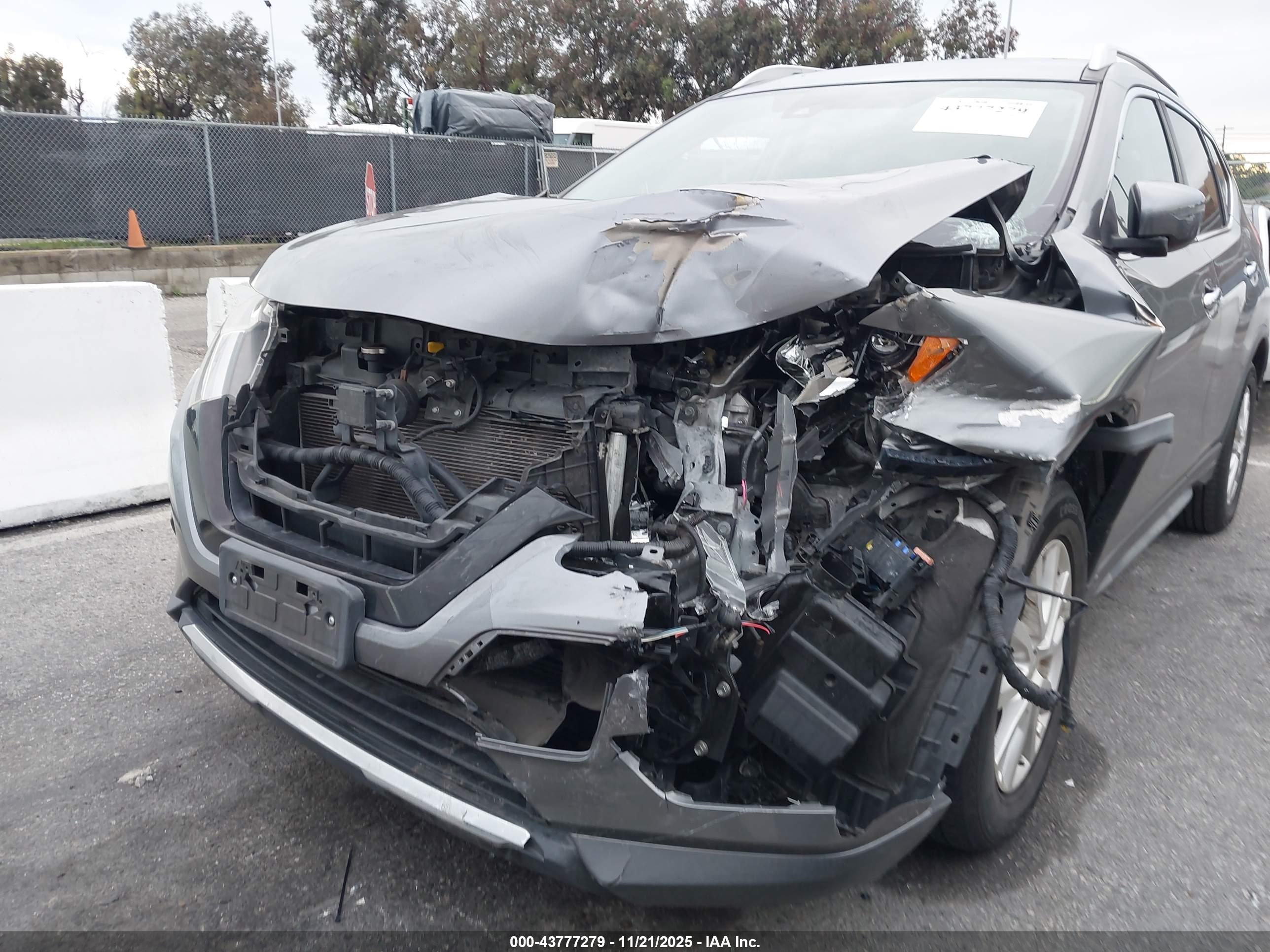 NISSAN ROGUE image 6