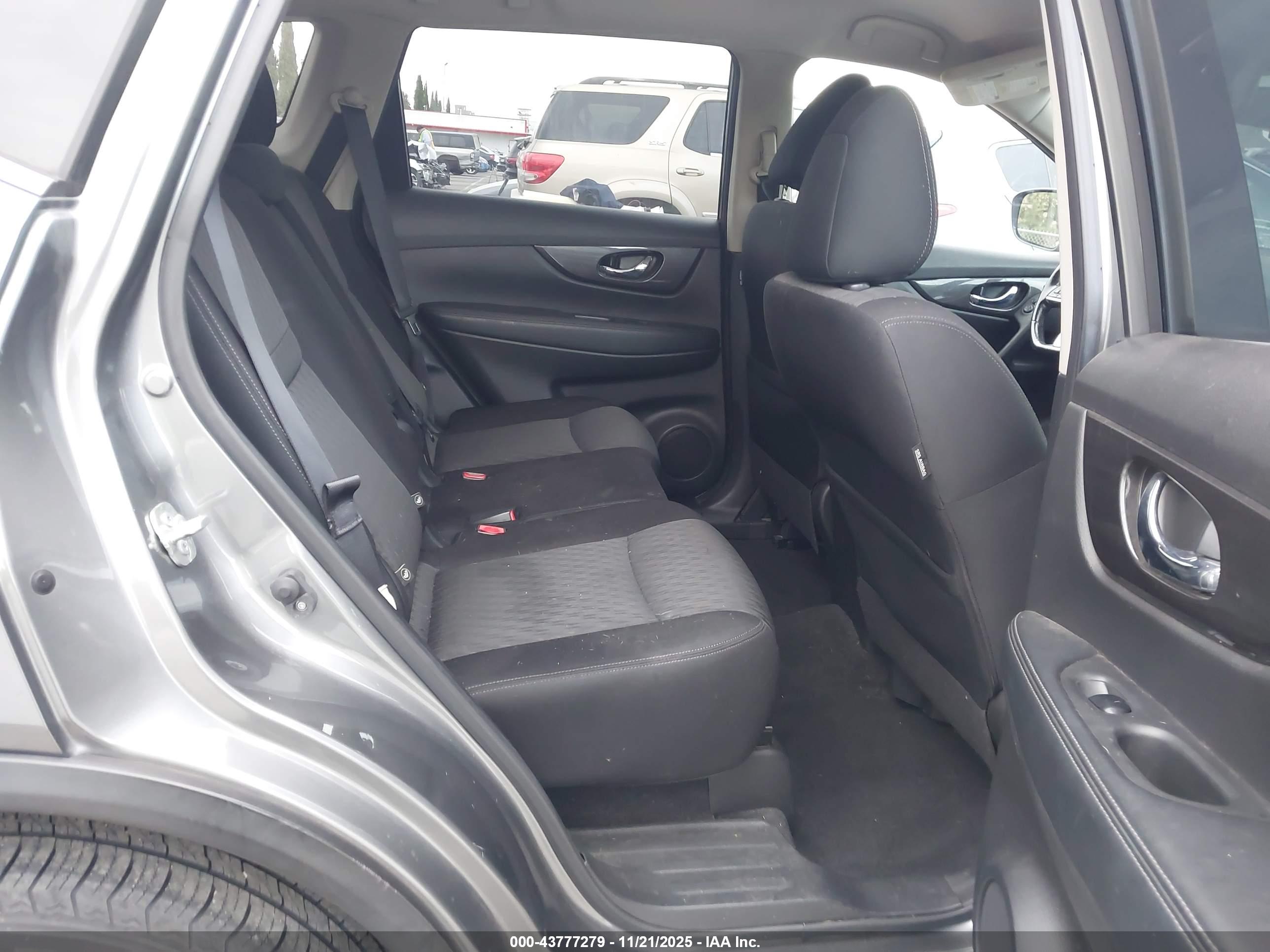 NISSAN ROGUE image 8
