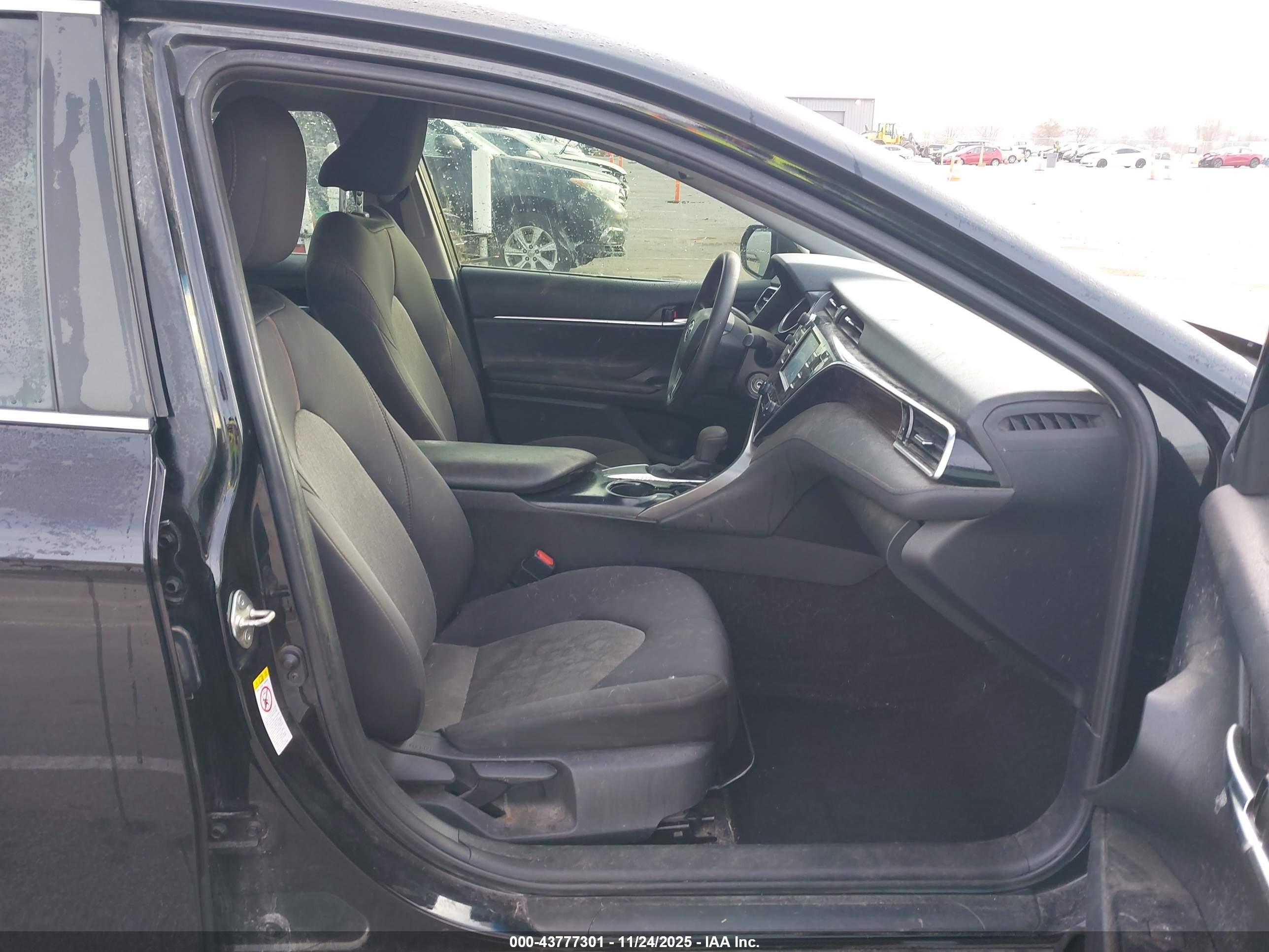 TOYOTA CAMRY image 5