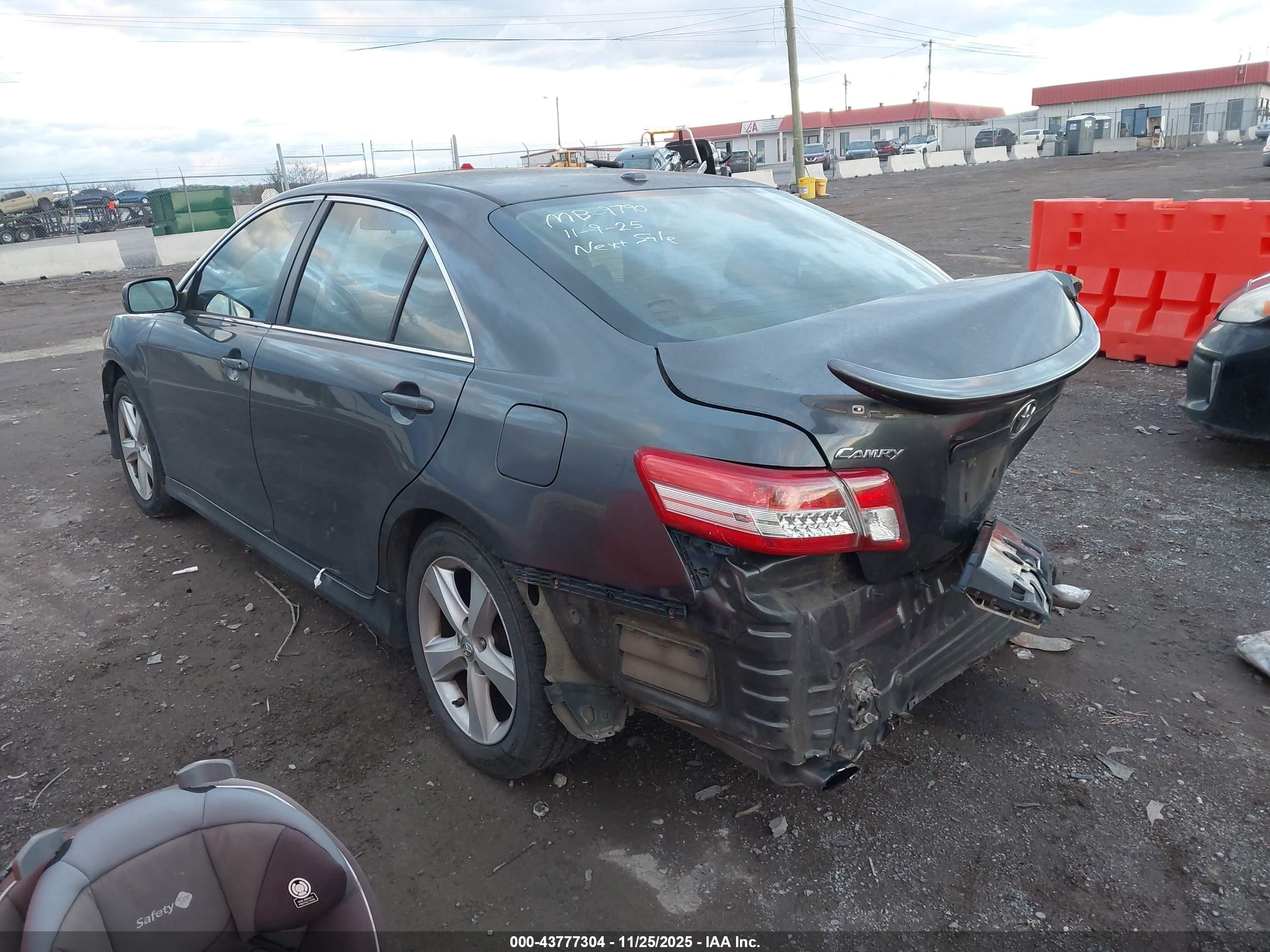 TOYOTA CAMRY image 3