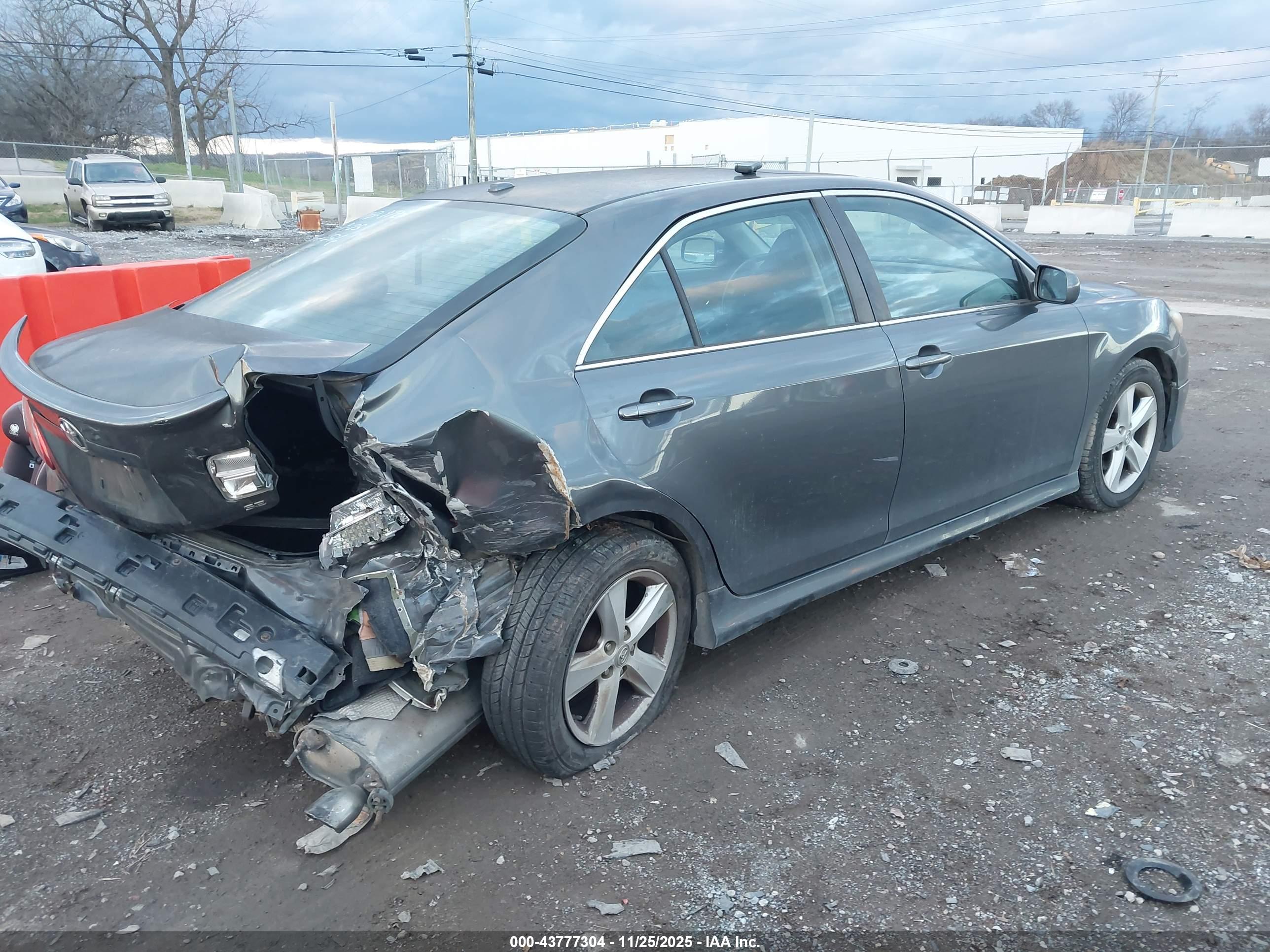 TOYOTA CAMRY image 4