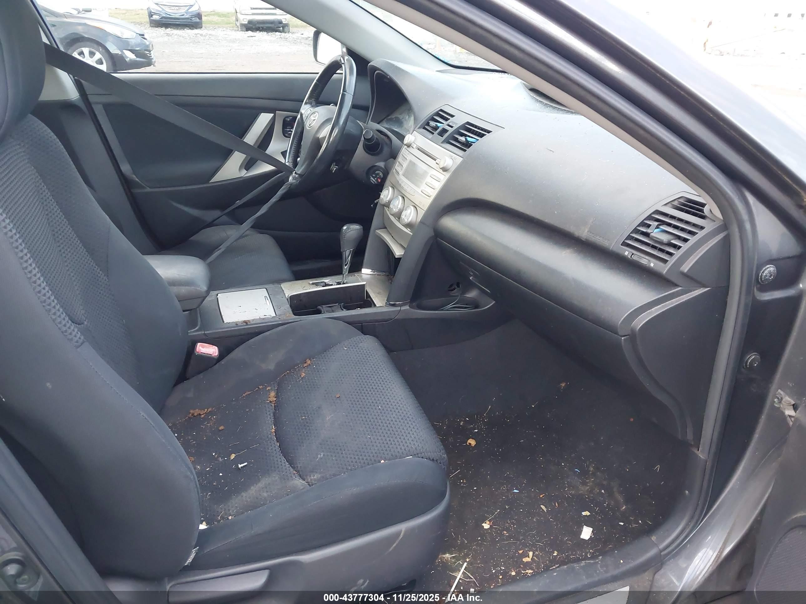 TOYOTA CAMRY image 5