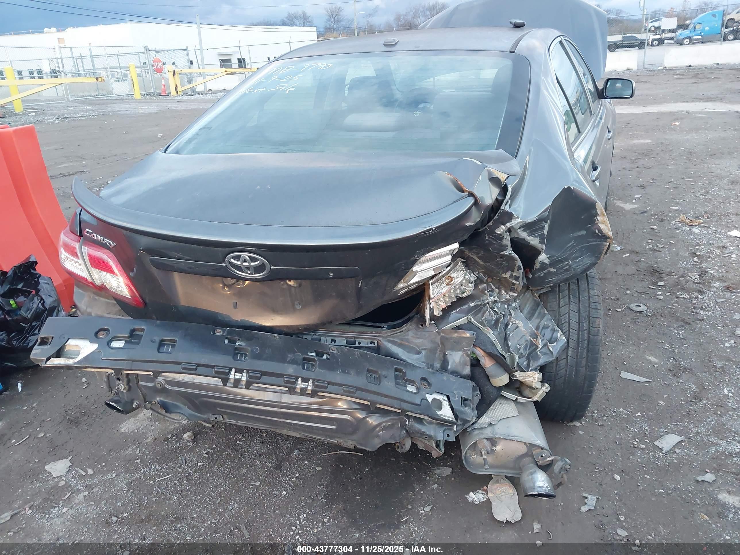 TOYOTA CAMRY image 6