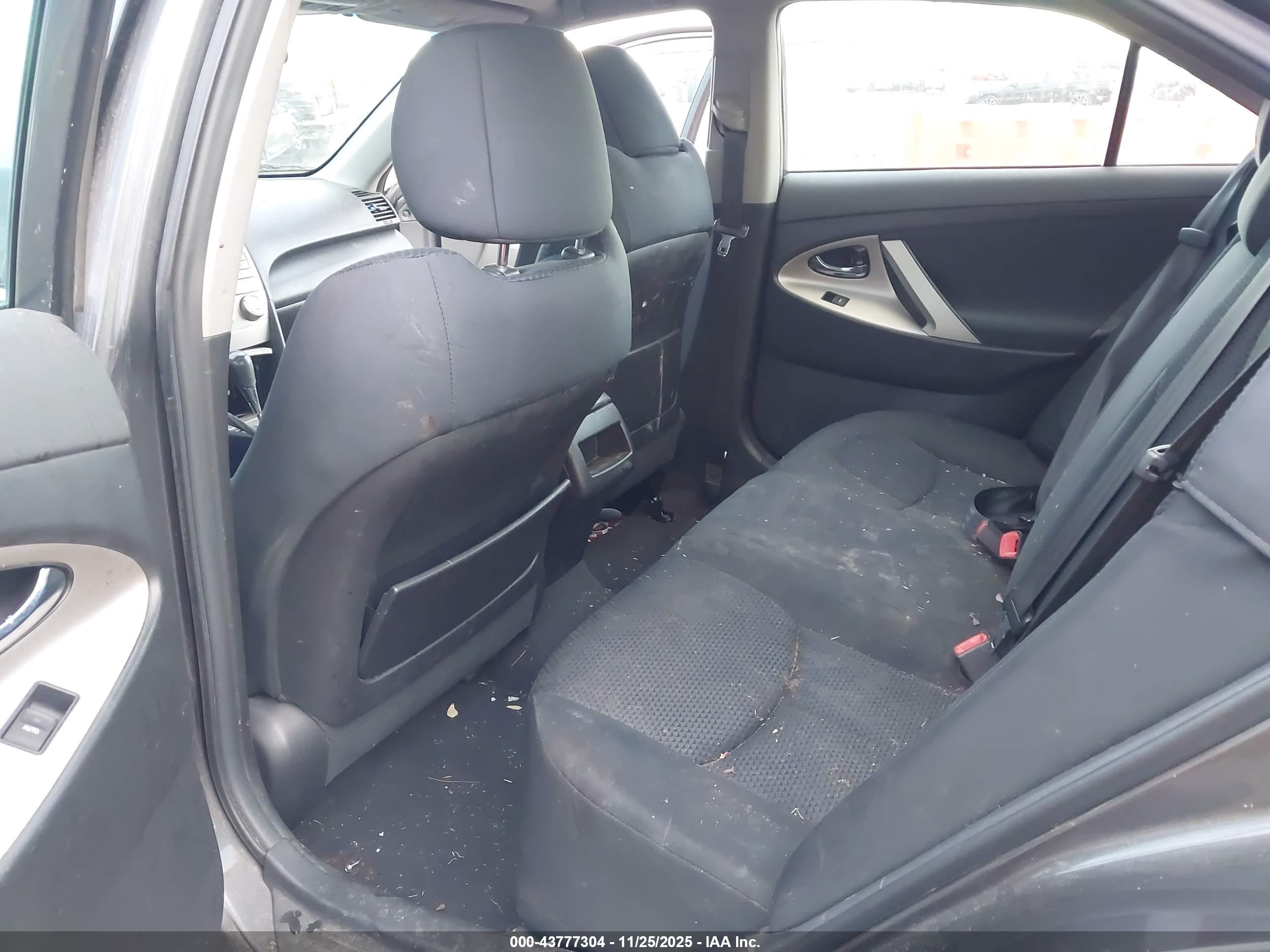 TOYOTA CAMRY image 8
