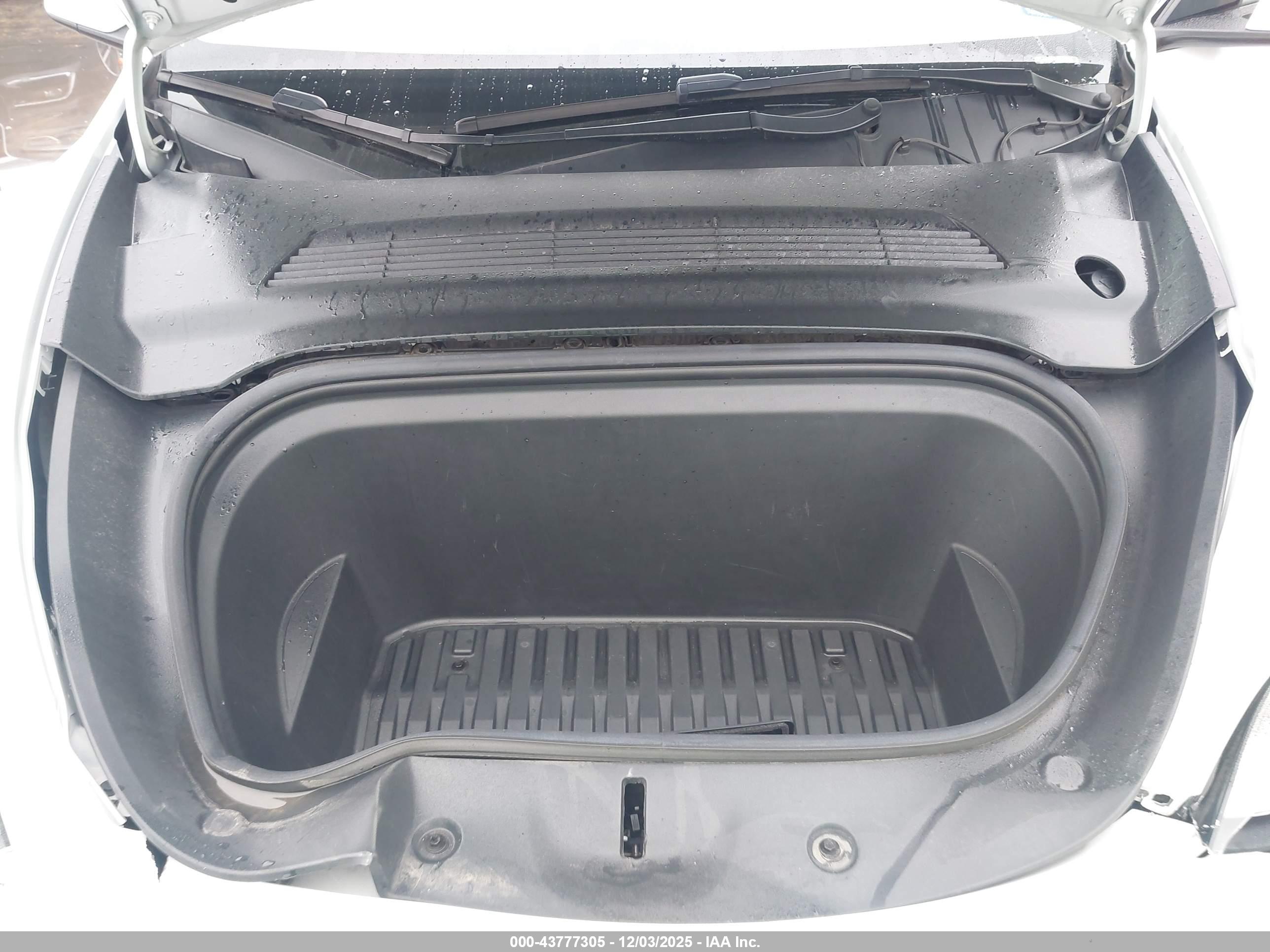 TESLA MODEL image 10