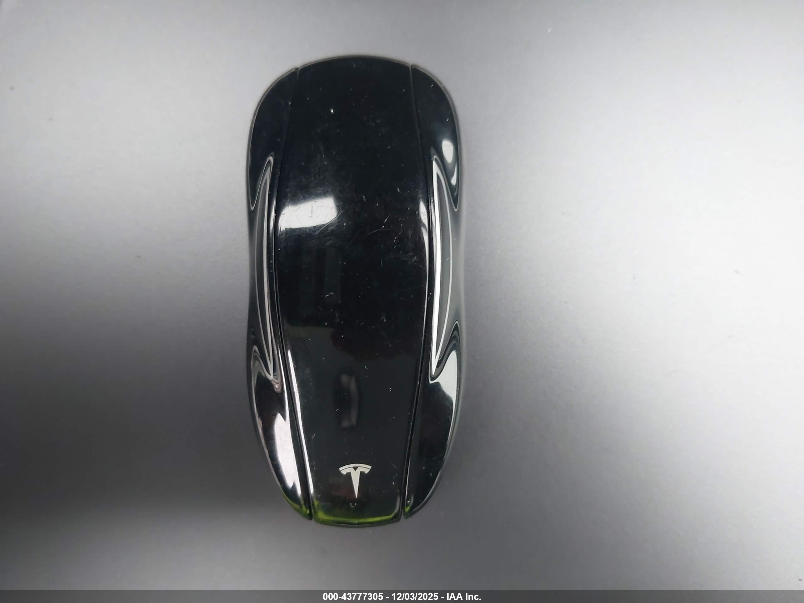 TESLA MODEL image 11
