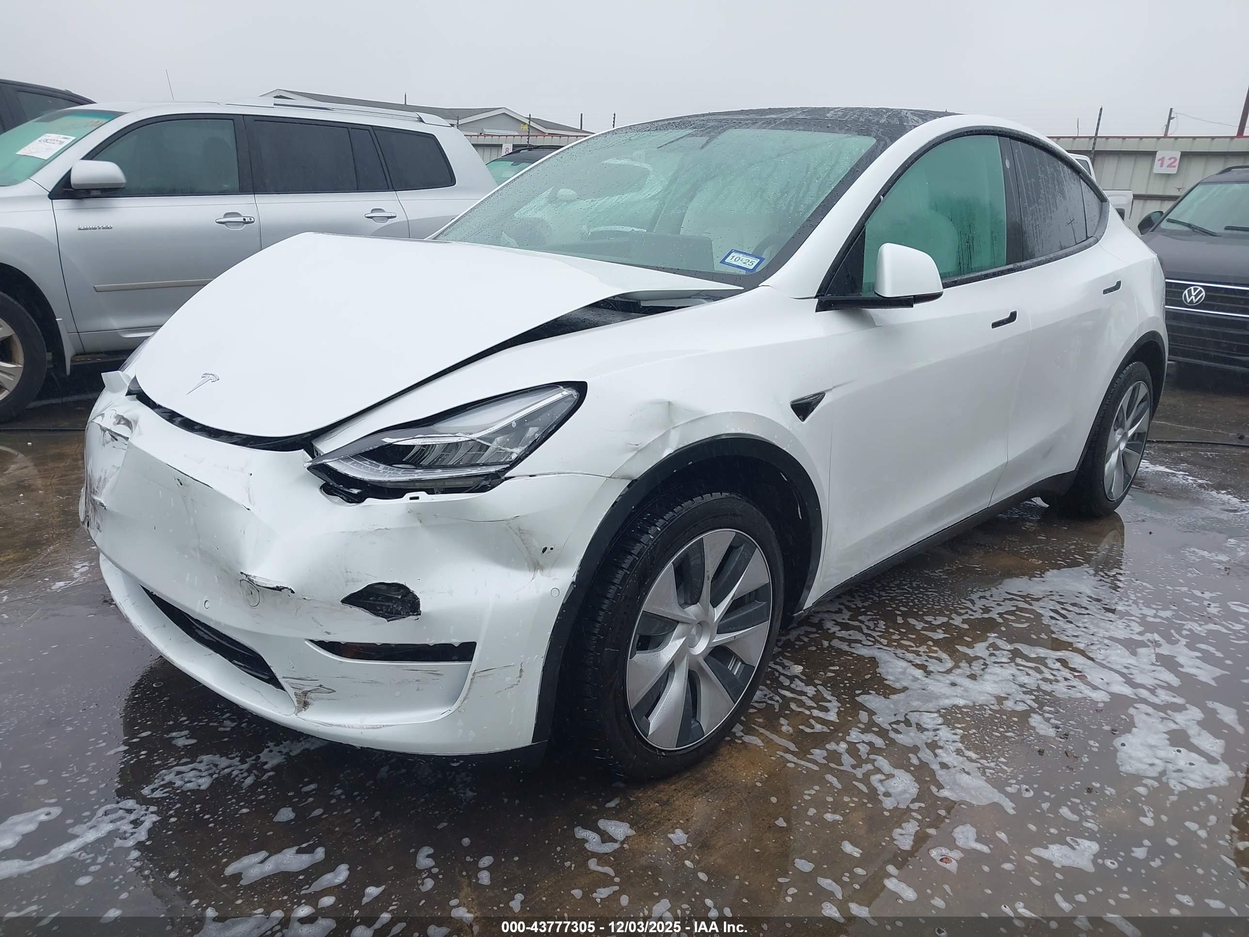 TESLA MODEL image 2