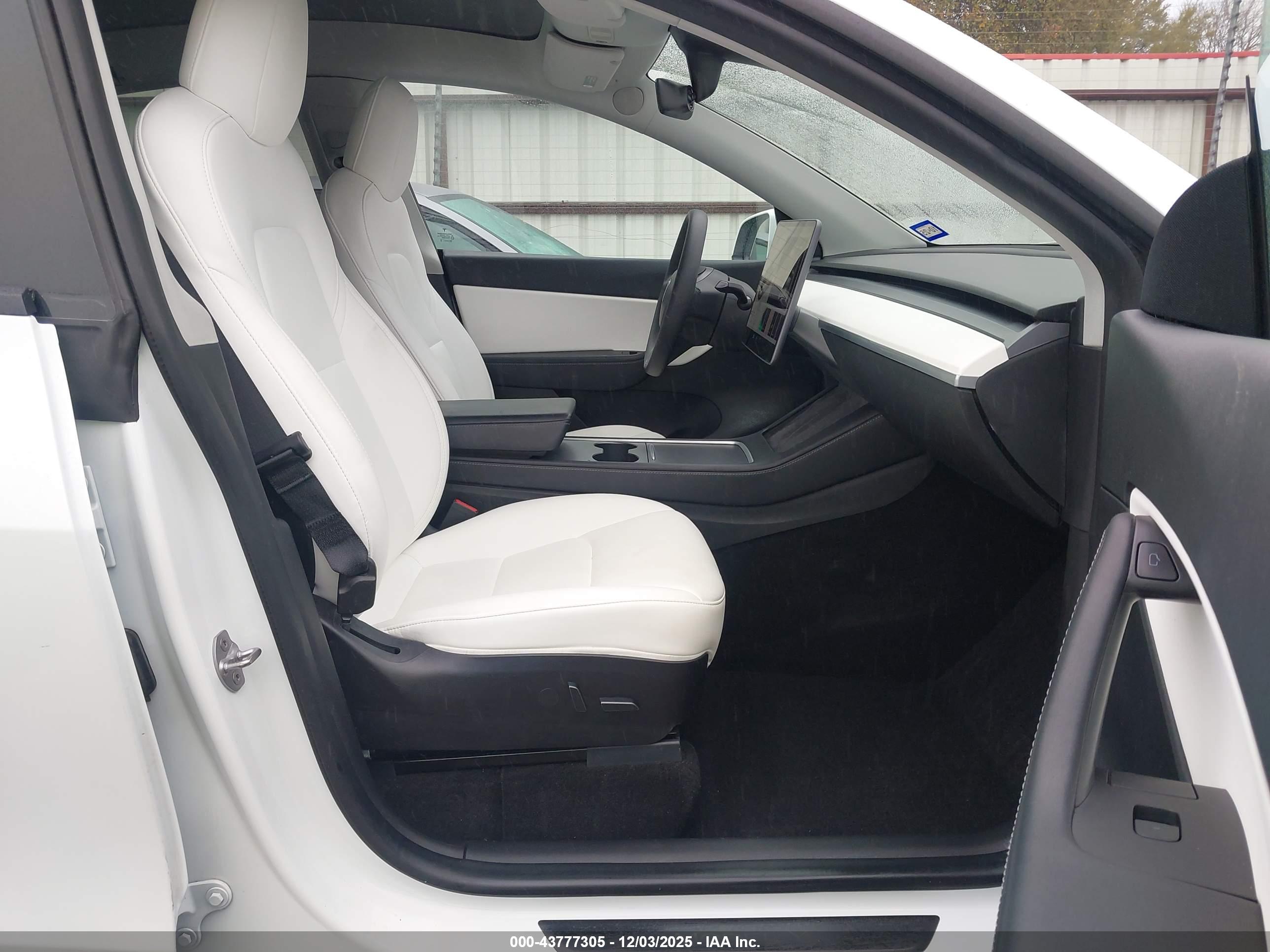 TESLA MODEL image 5