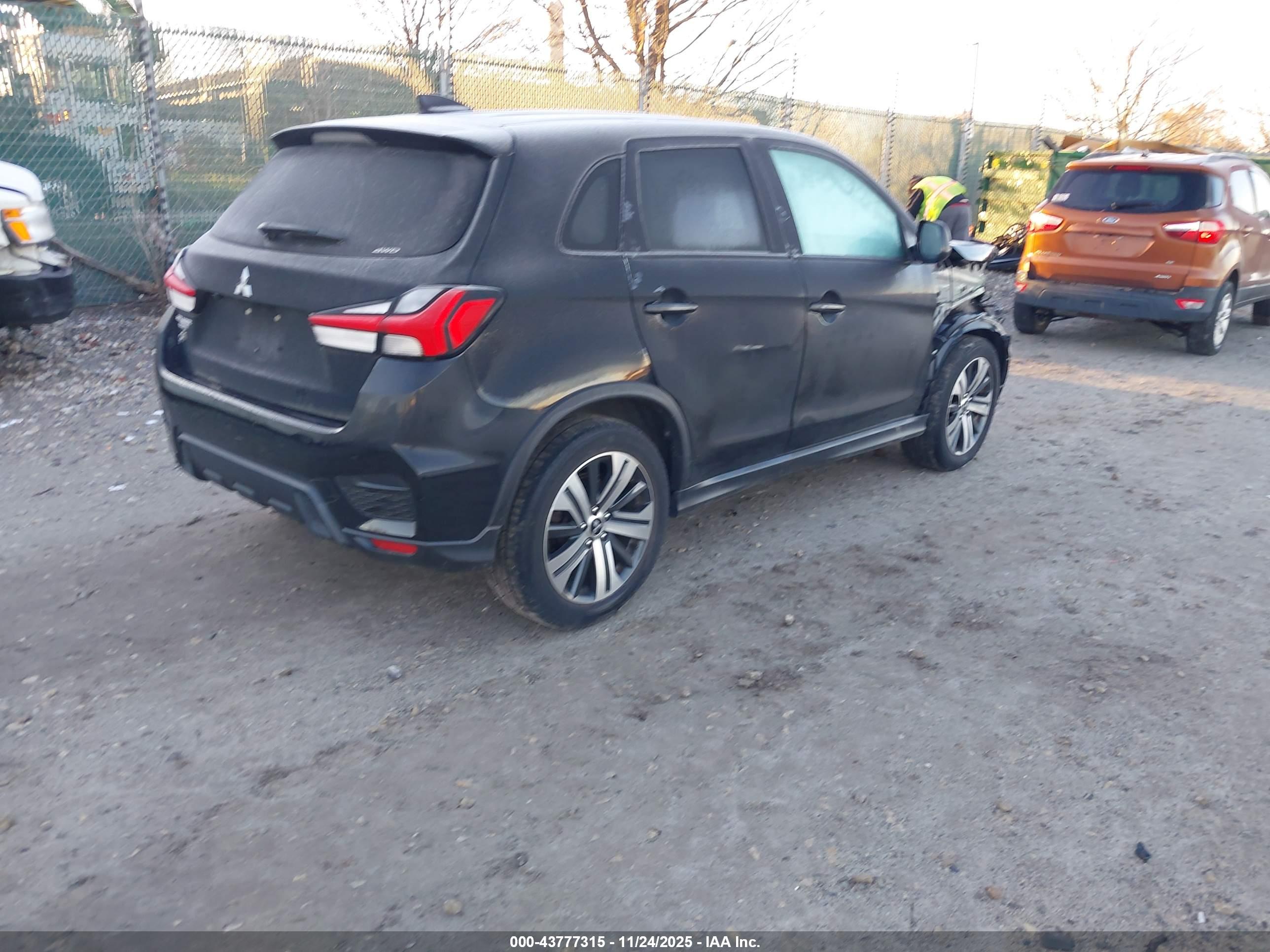 MITSUBISHI OUTLANDER image 4