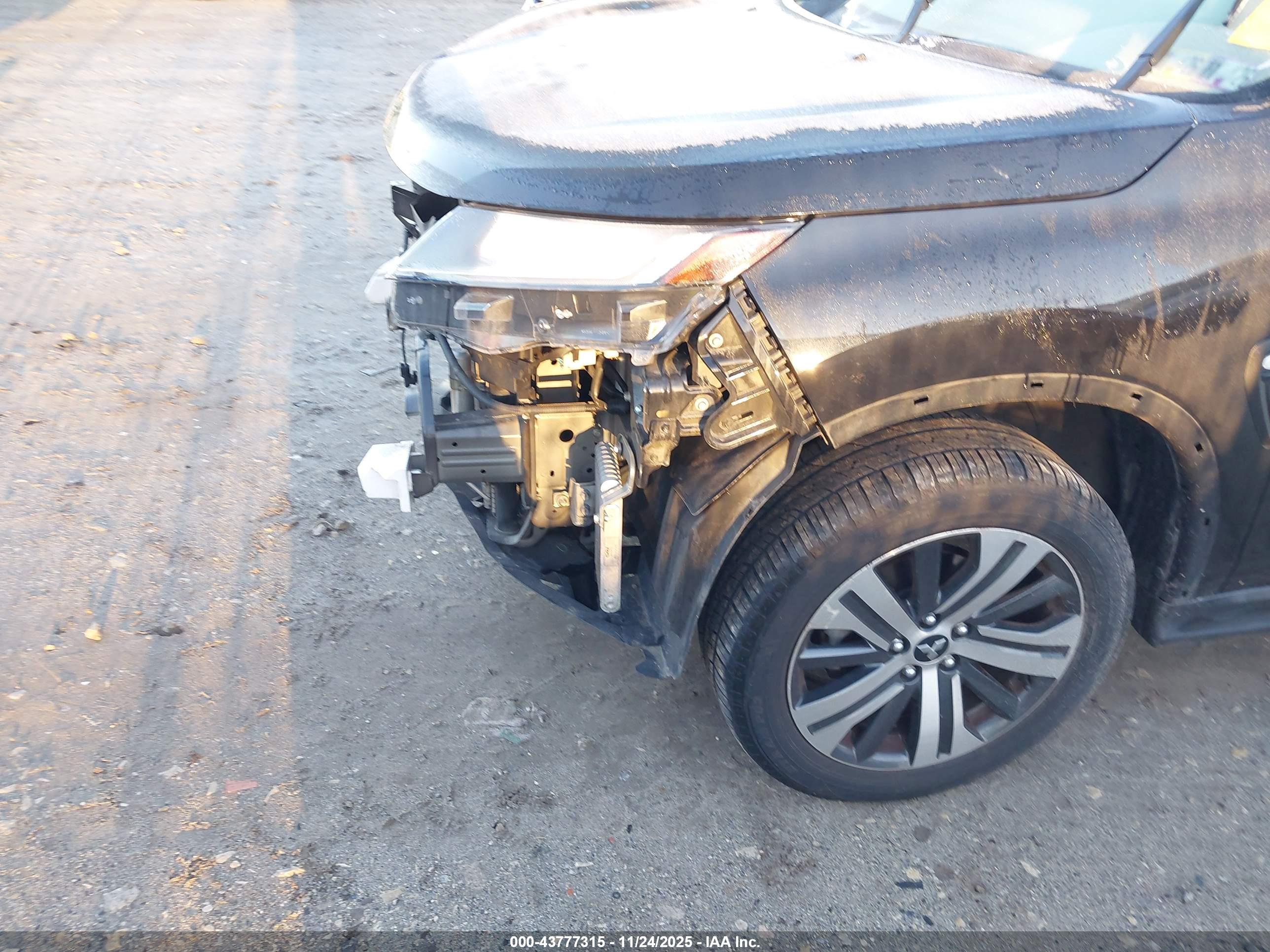 MITSUBISHI OUTLANDER image 6