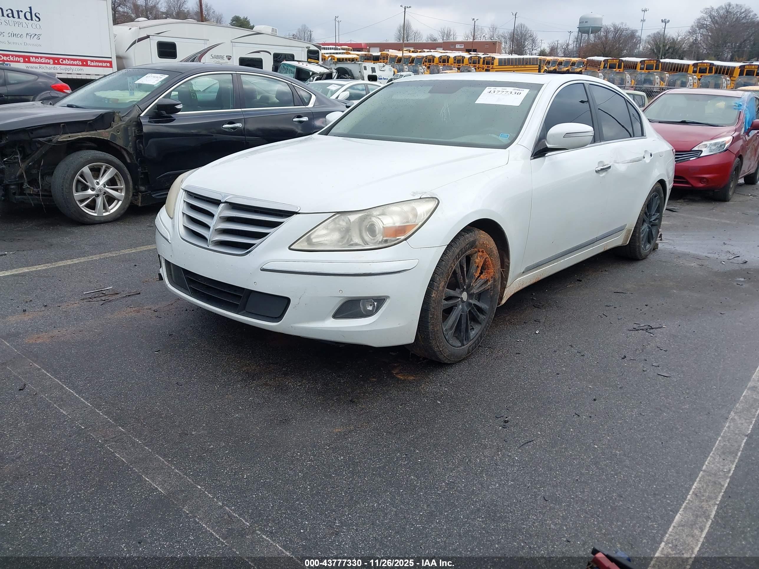 HYUNDAI GENESIS image 2