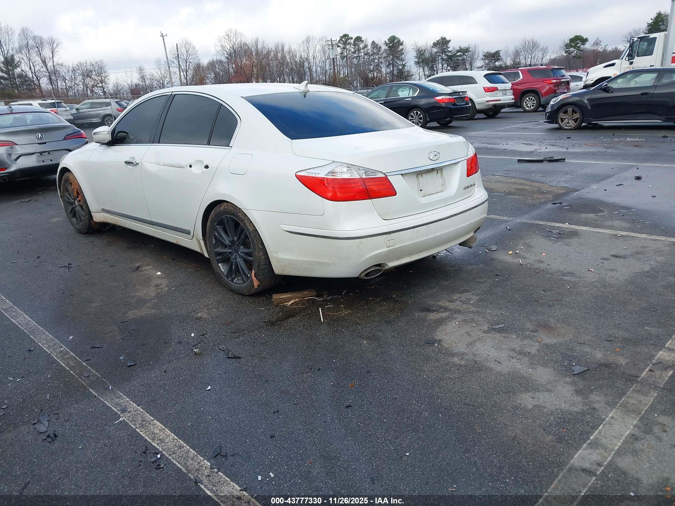 HYUNDAI GENESIS image 3