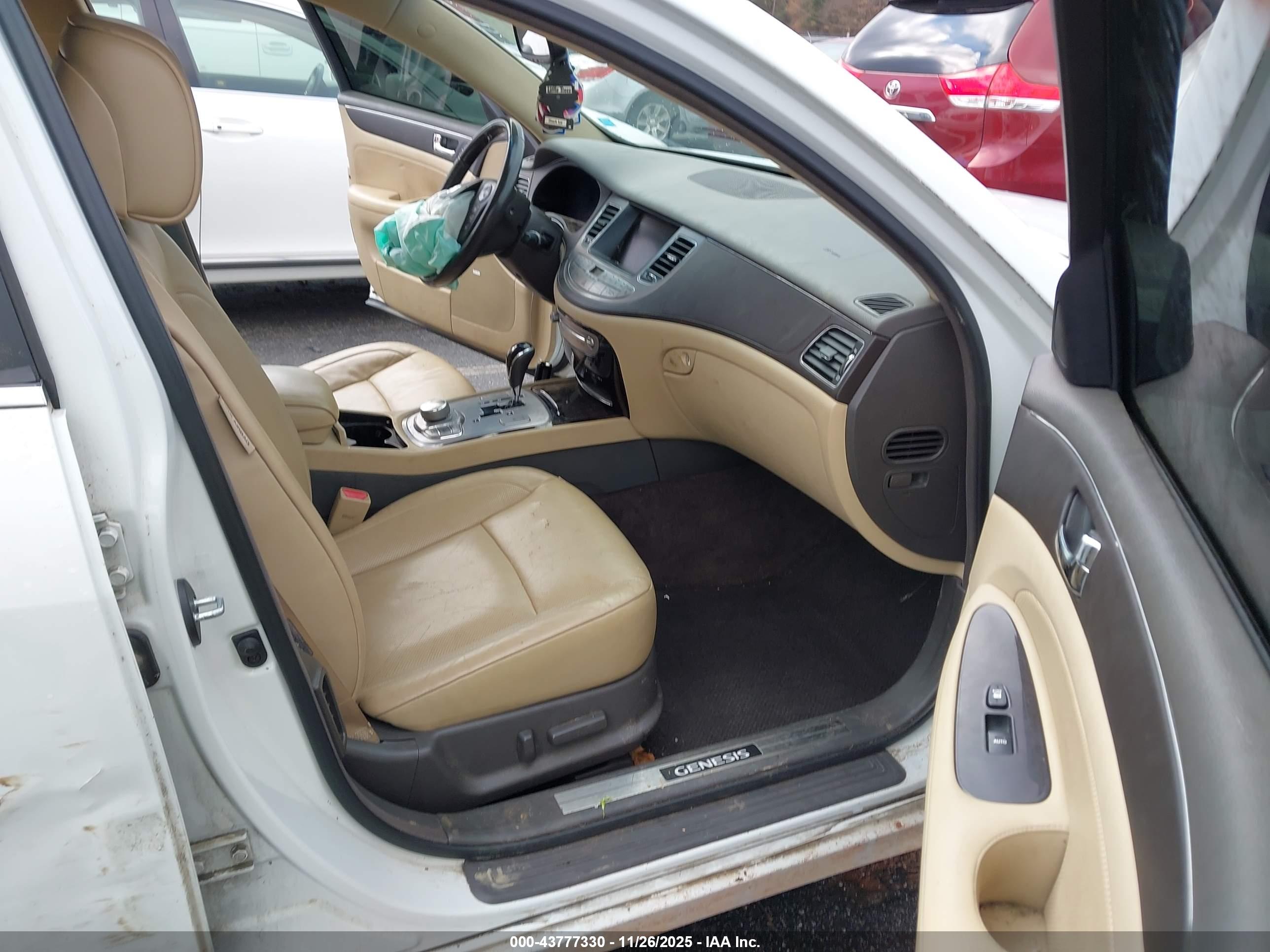 HYUNDAI GENESIS image 5