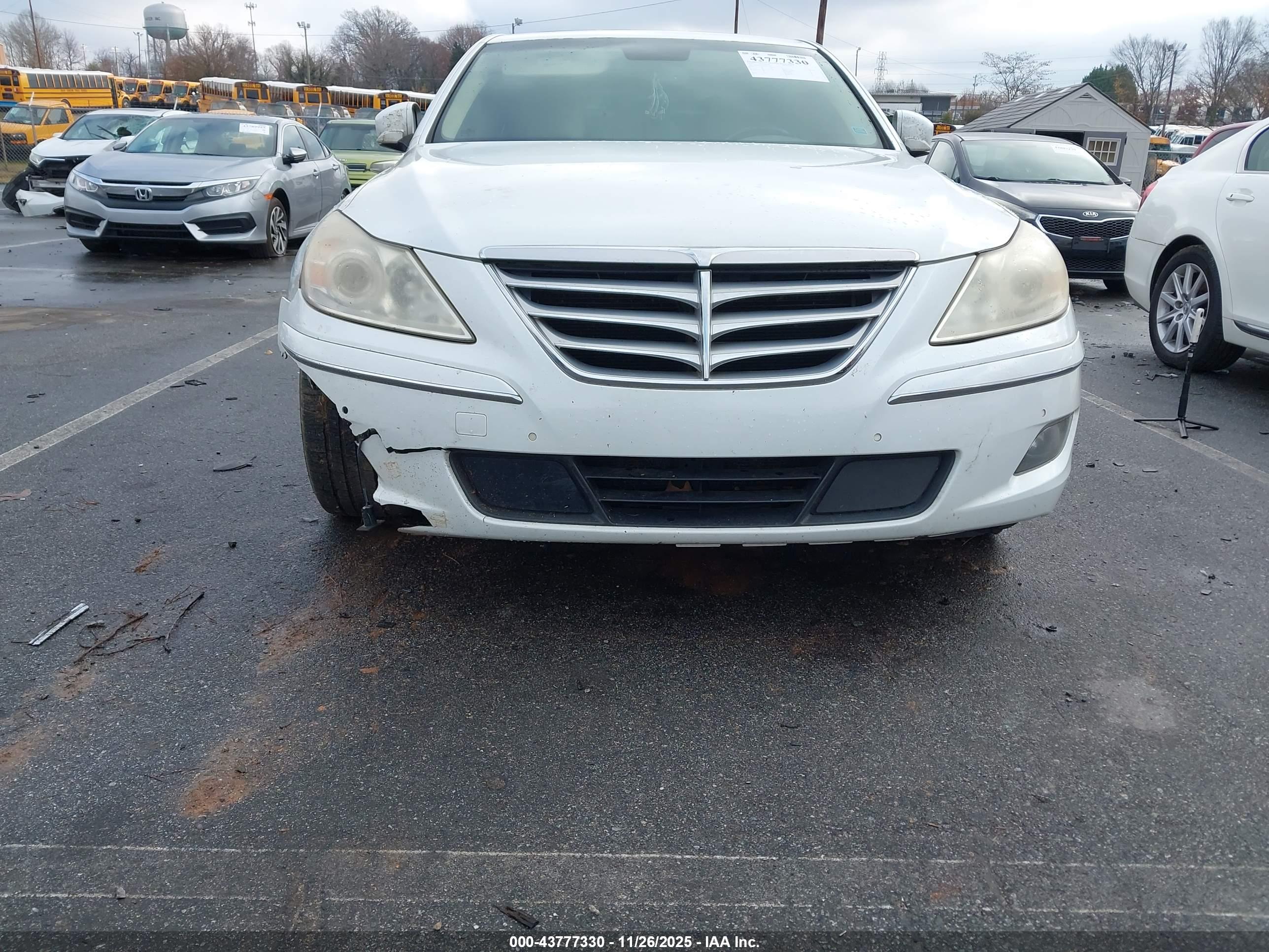 HYUNDAI GENESIS image 6
