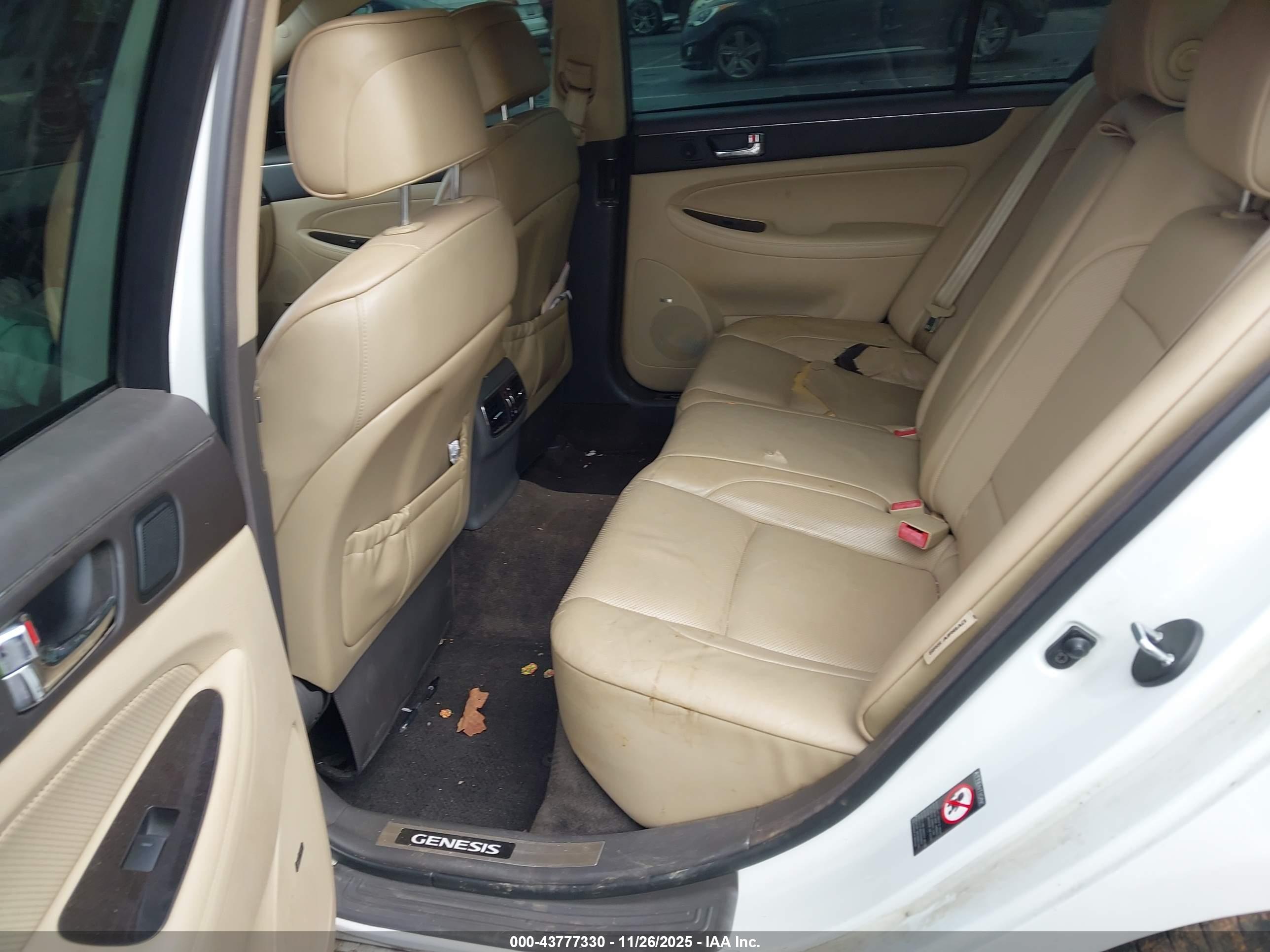 HYUNDAI GENESIS image 8