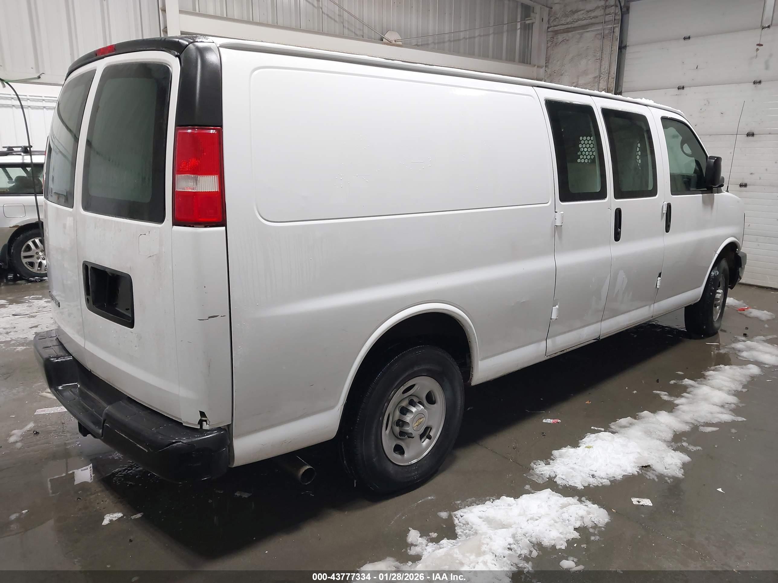 CHEVROLET EXPRESS image 4