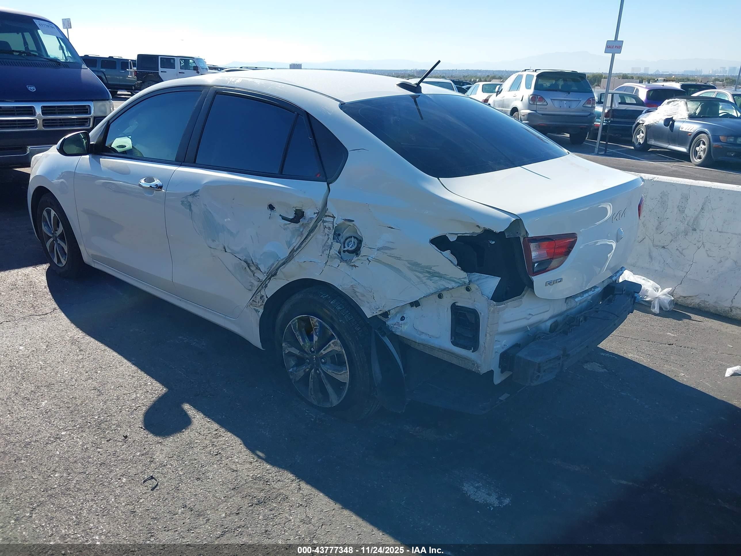 KIA RIO image 3