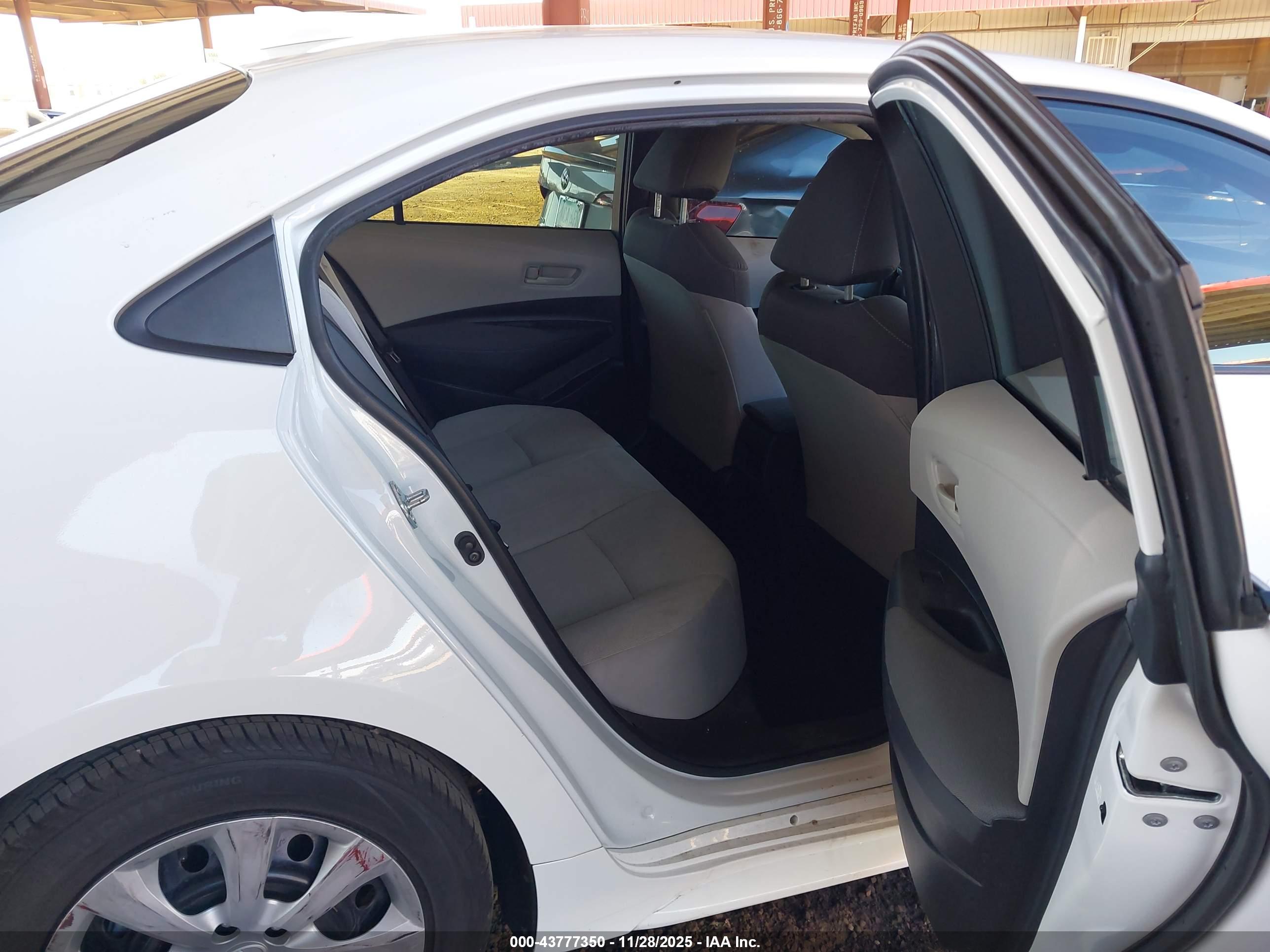 TOYOTA COROLLA image 8