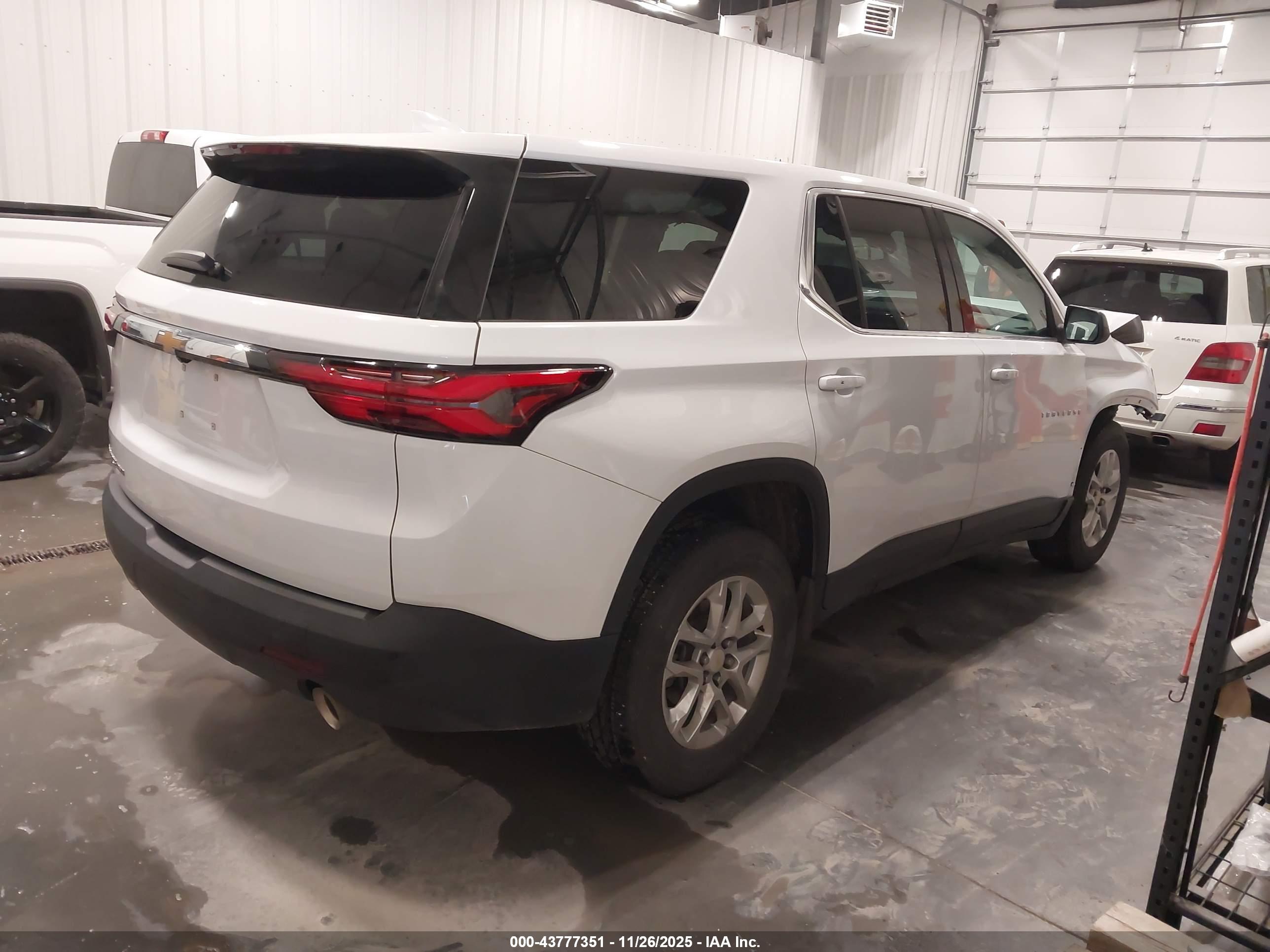 CHEVROLET TRAVERSE image 4