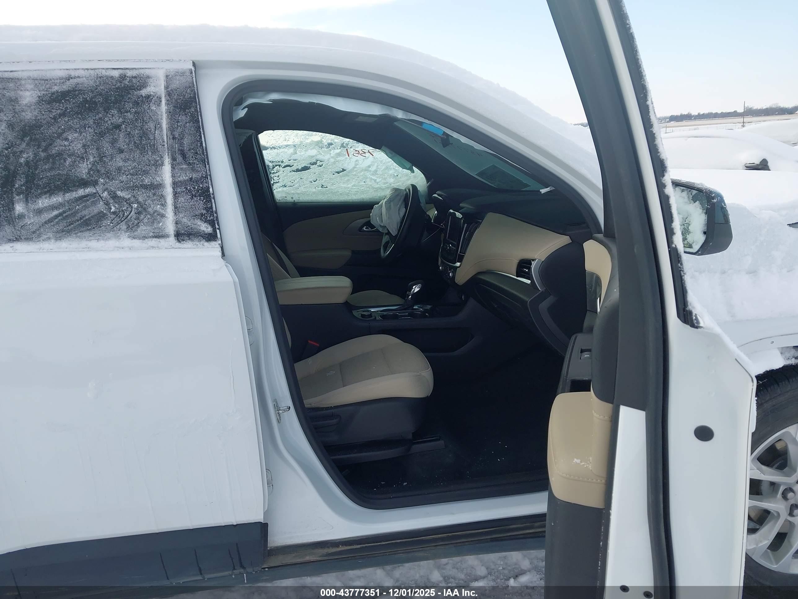 CHEVROLET TRAVERSE image 5