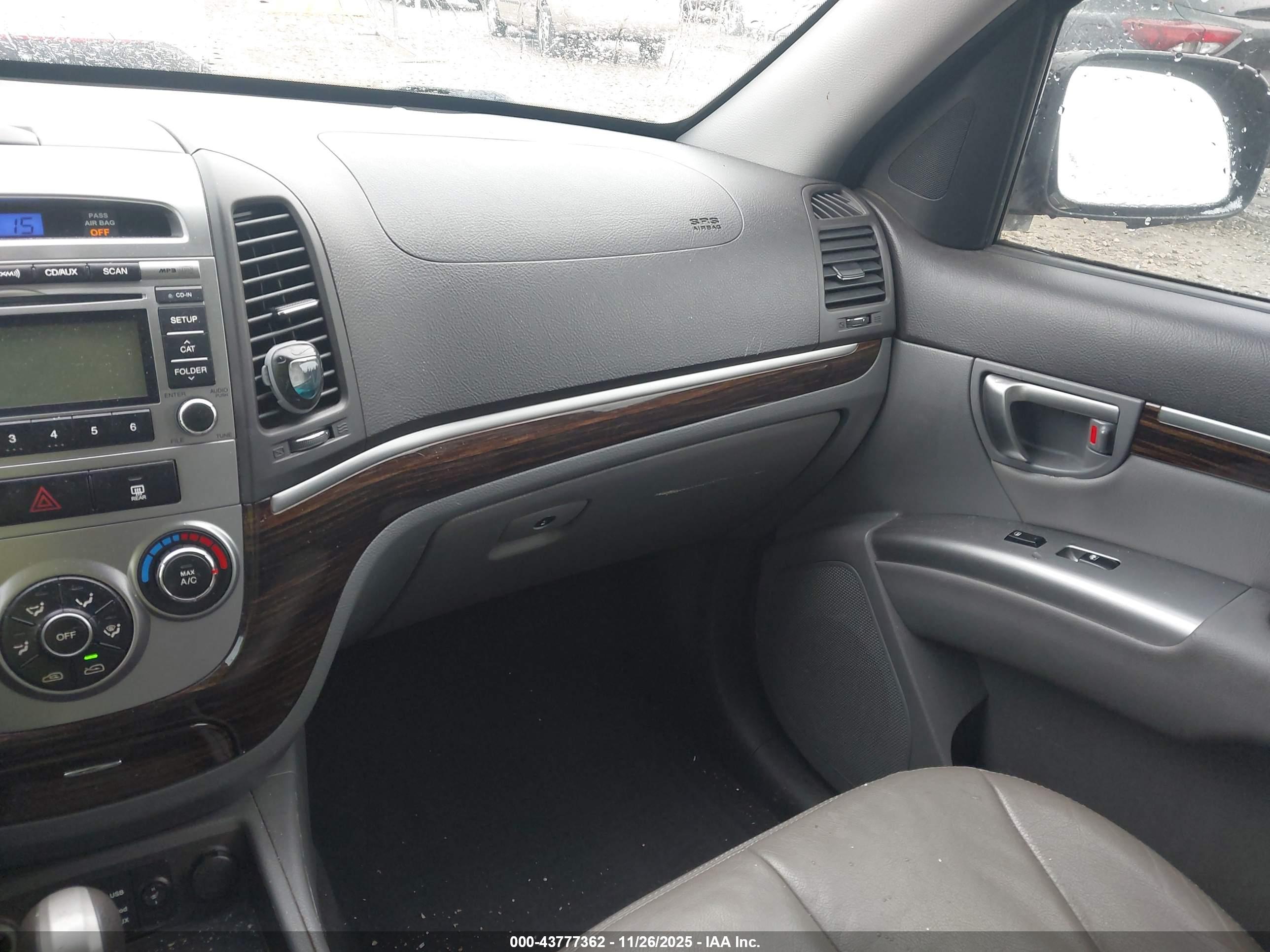 HYUNDAI SANTA image 5