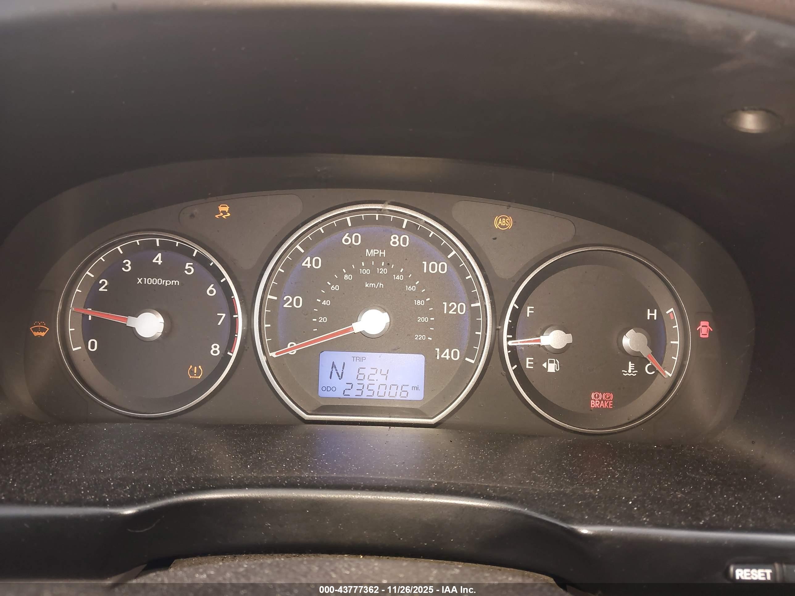 HYUNDAI SANTA image 7