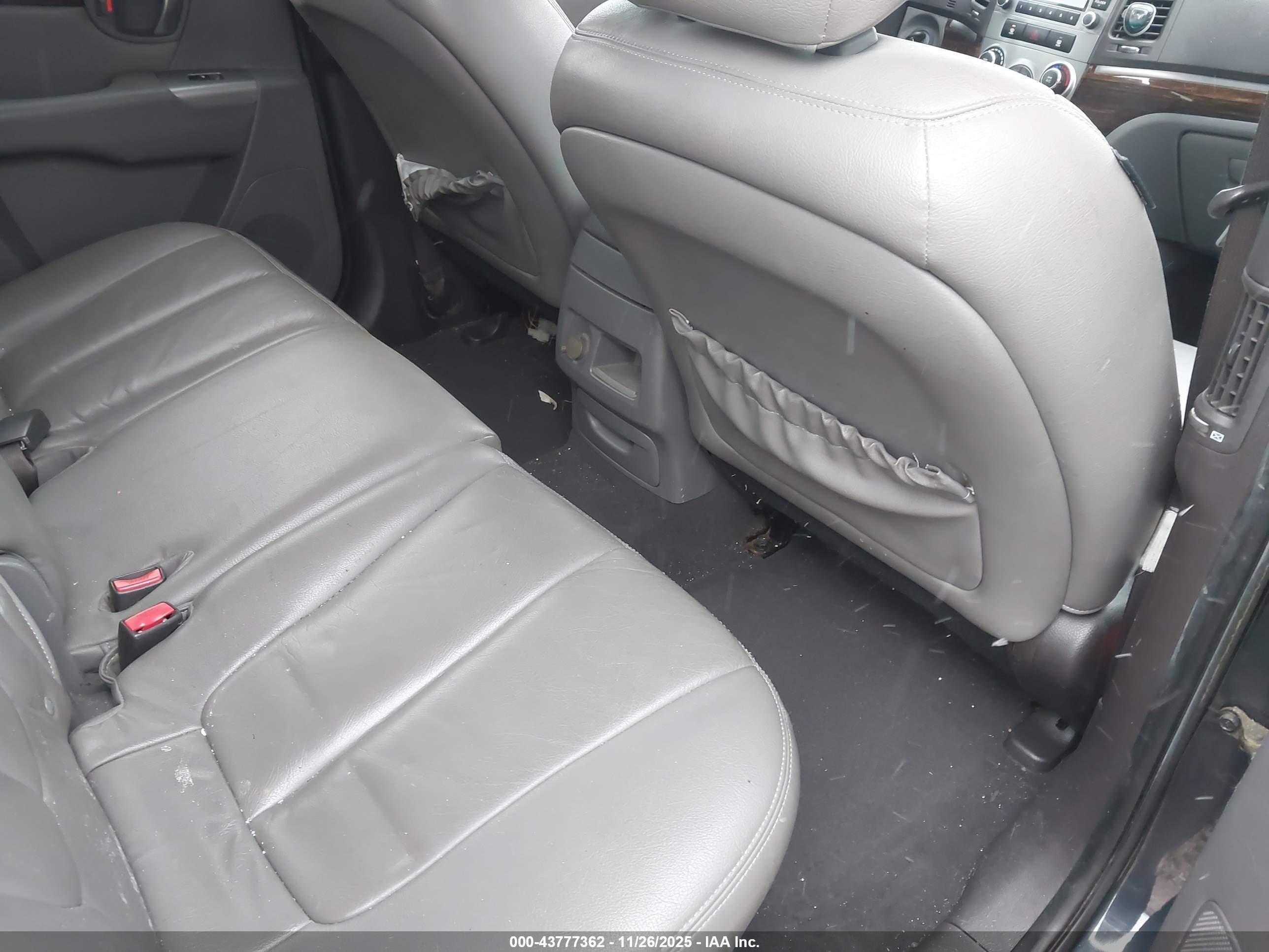 HYUNDAI SANTA image 8