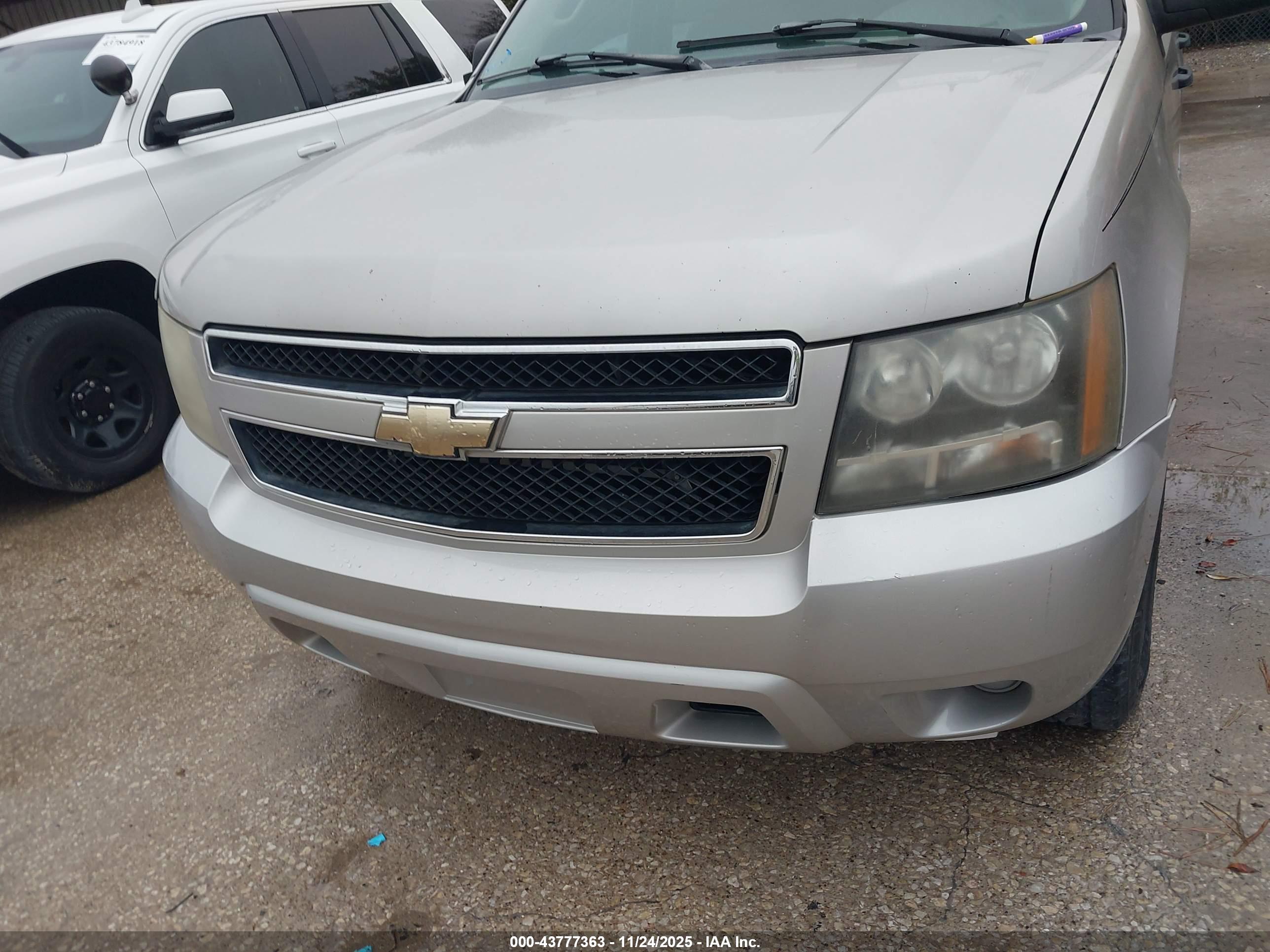 CHEVROLET TAHOE image 6