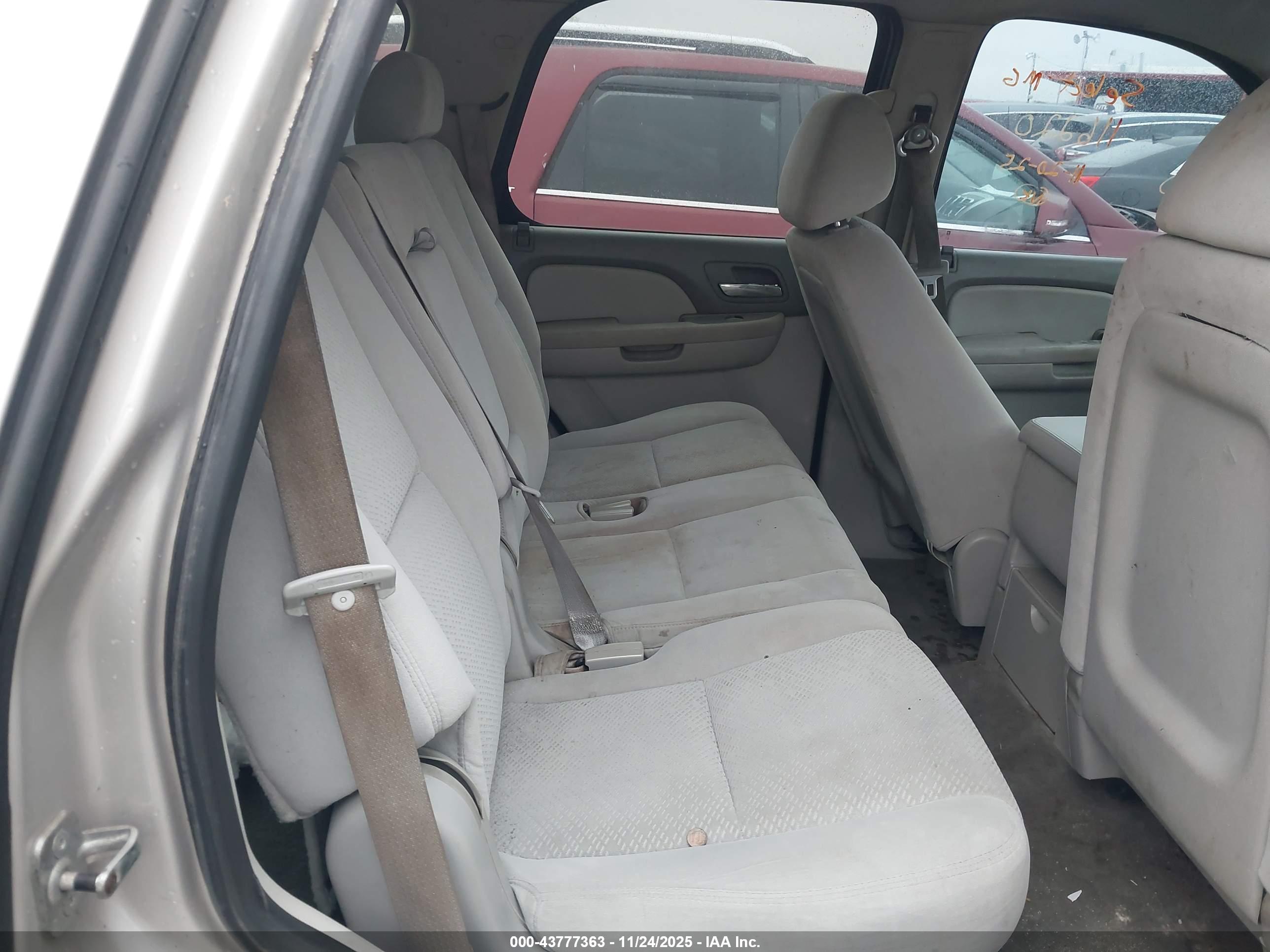 CHEVROLET TAHOE image 8