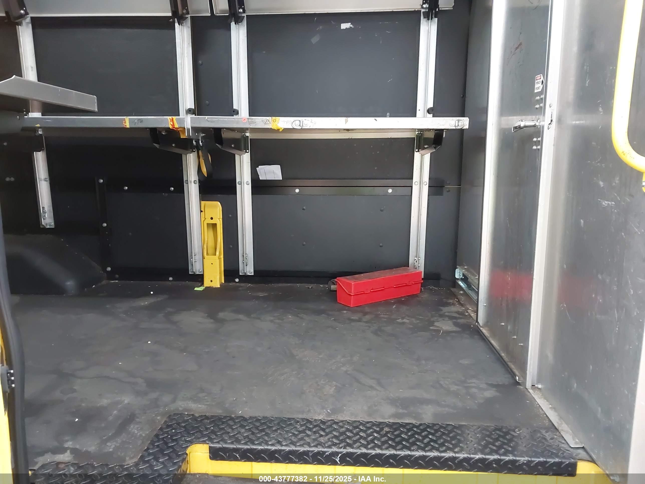 FORD TRANSIT-350 image 8