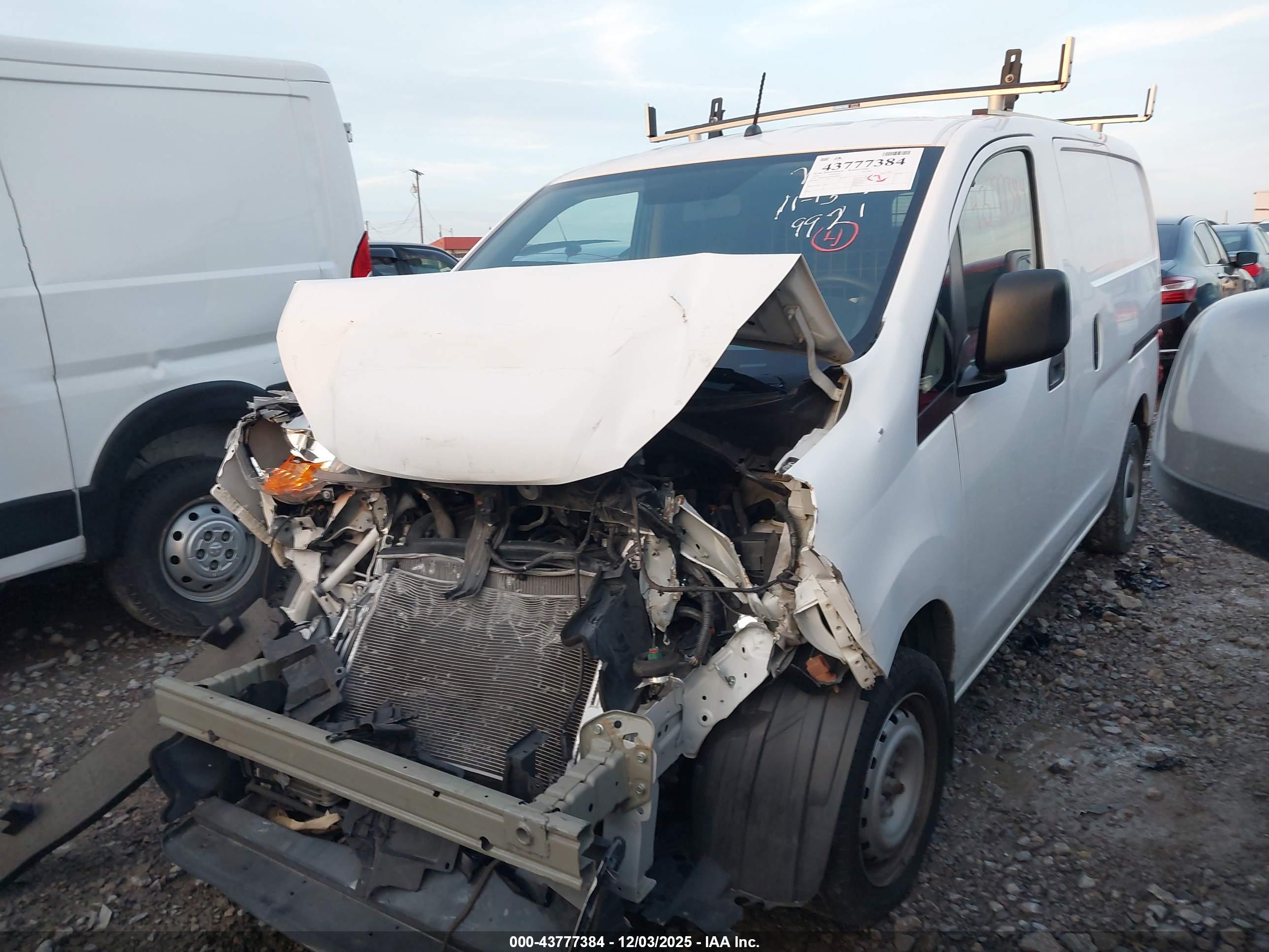 NISSAN NV200 image 2
