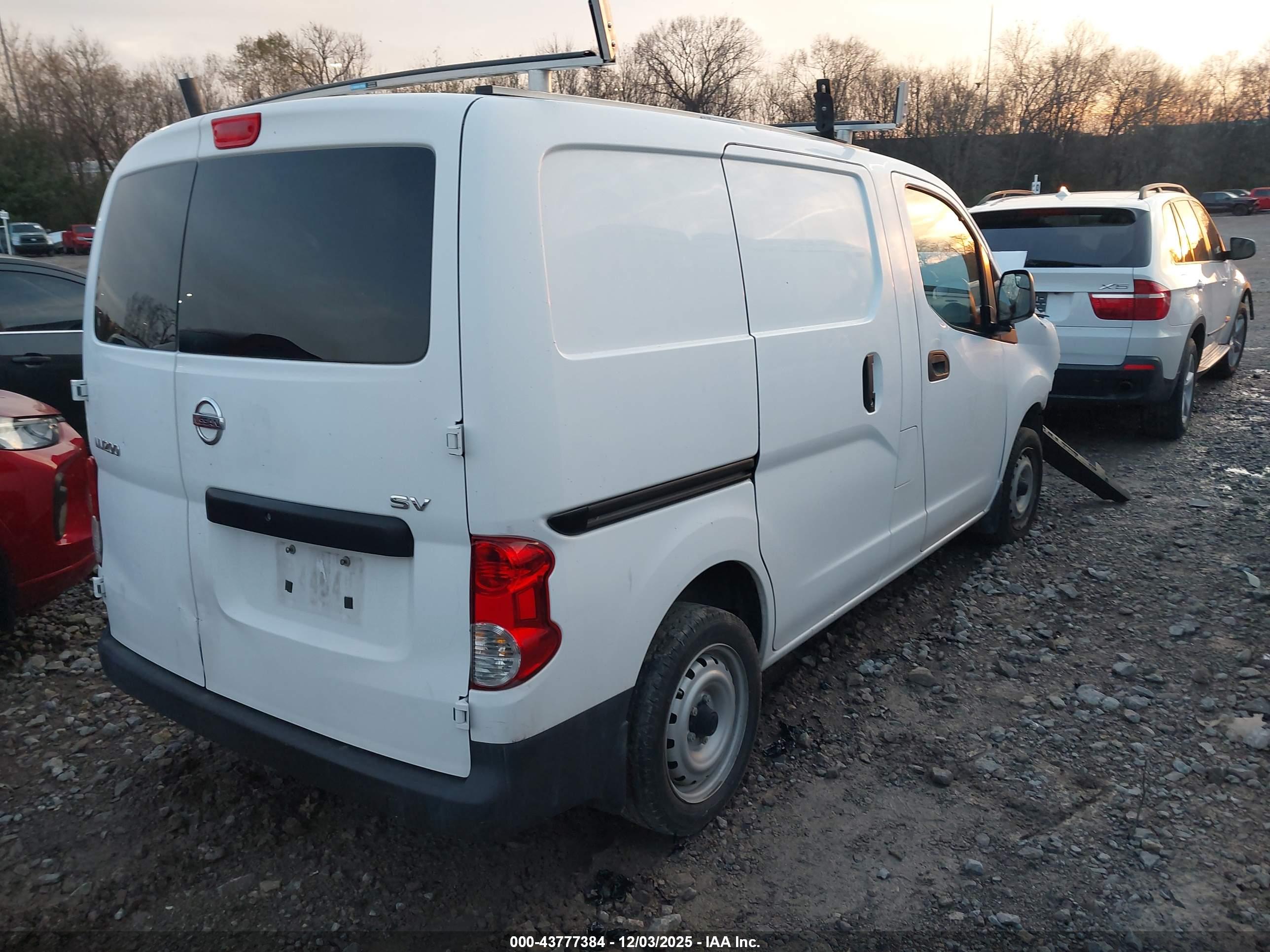NISSAN NV200 image 4
