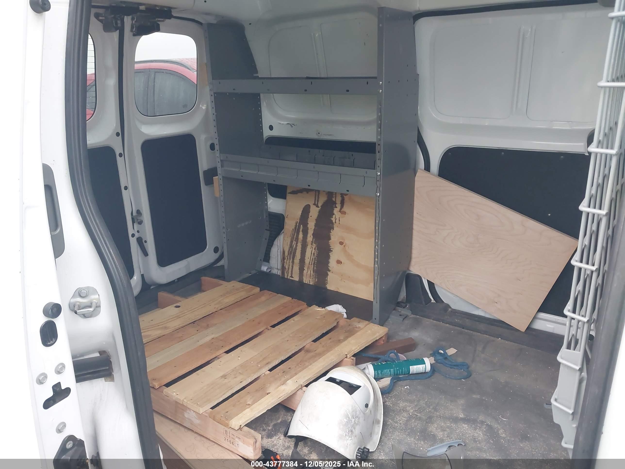 NISSAN NV200 image 8