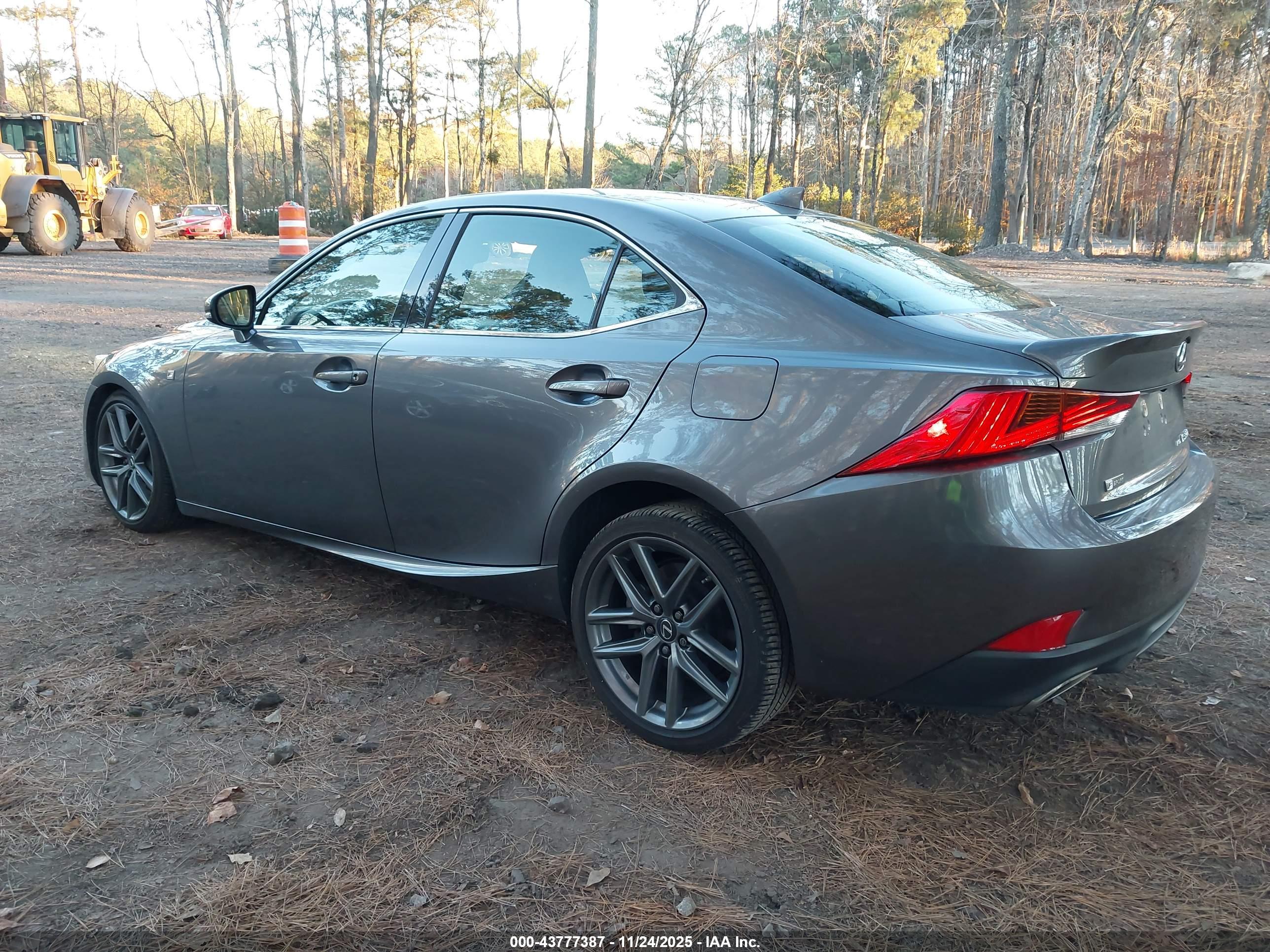 LEXUS IS image 3