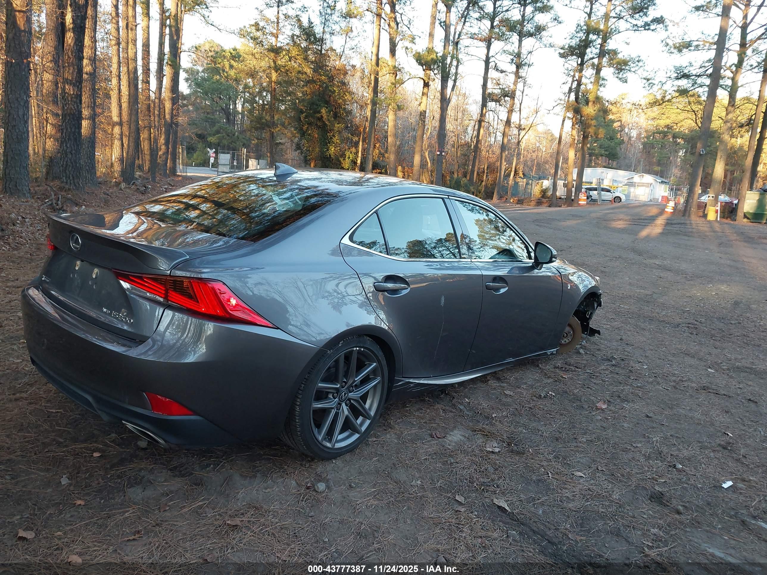 LEXUS IS image 4