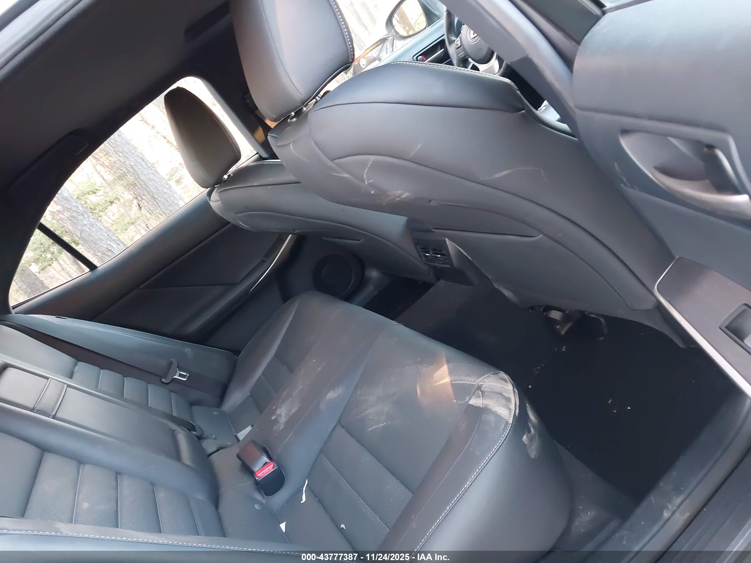 LEXUS IS image 8