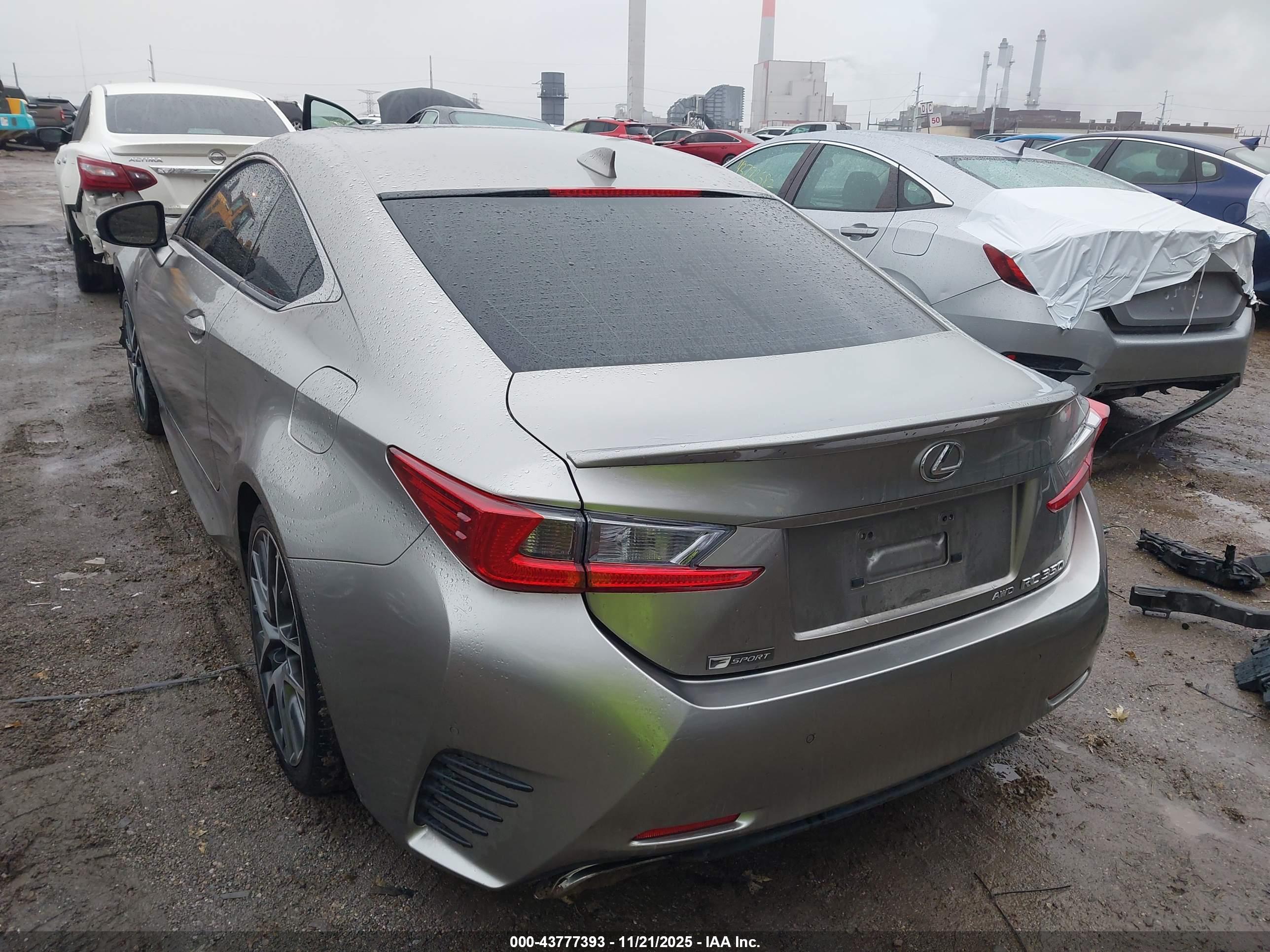 LEXUS RC image 3