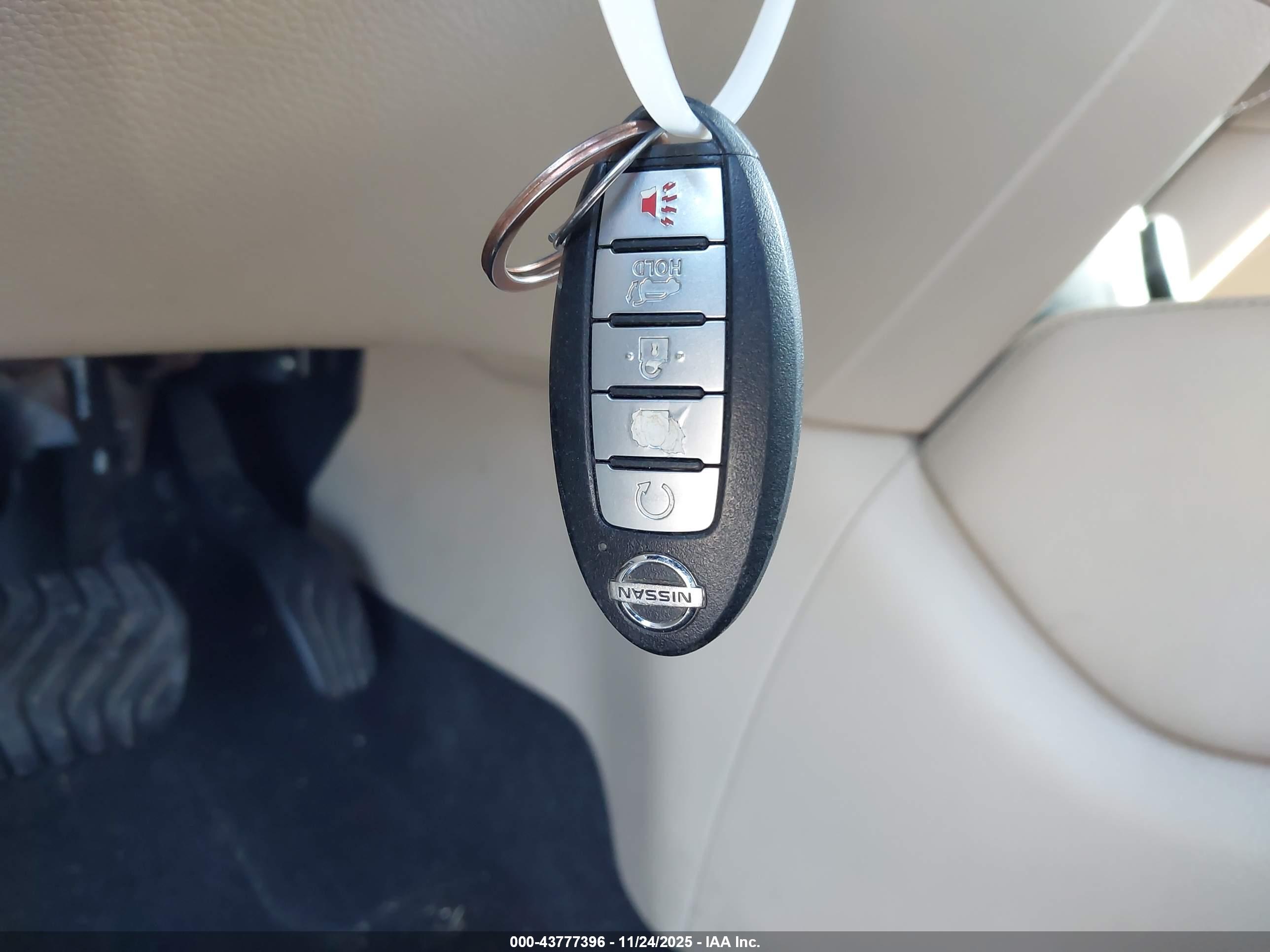 NISSAN ROGUE image 11