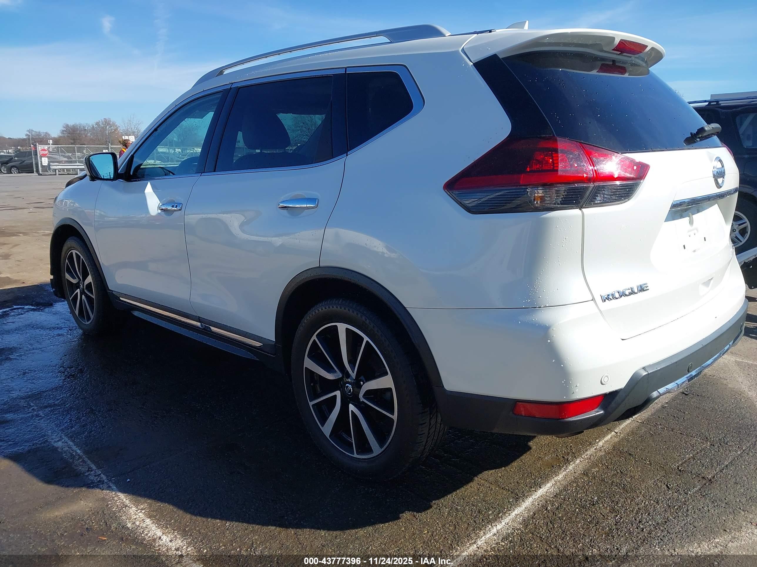 NISSAN ROGUE image 3