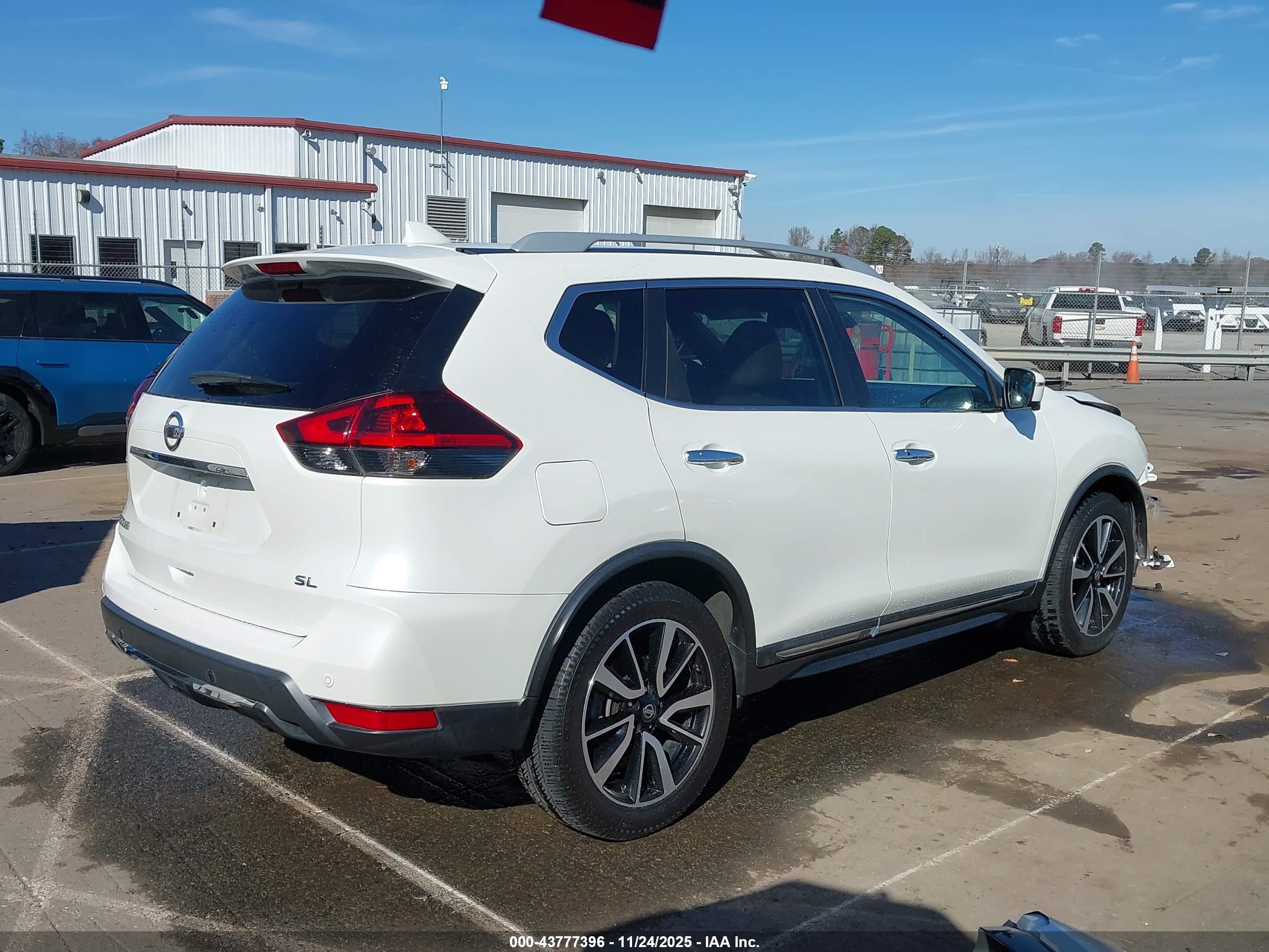 NISSAN ROGUE image 4