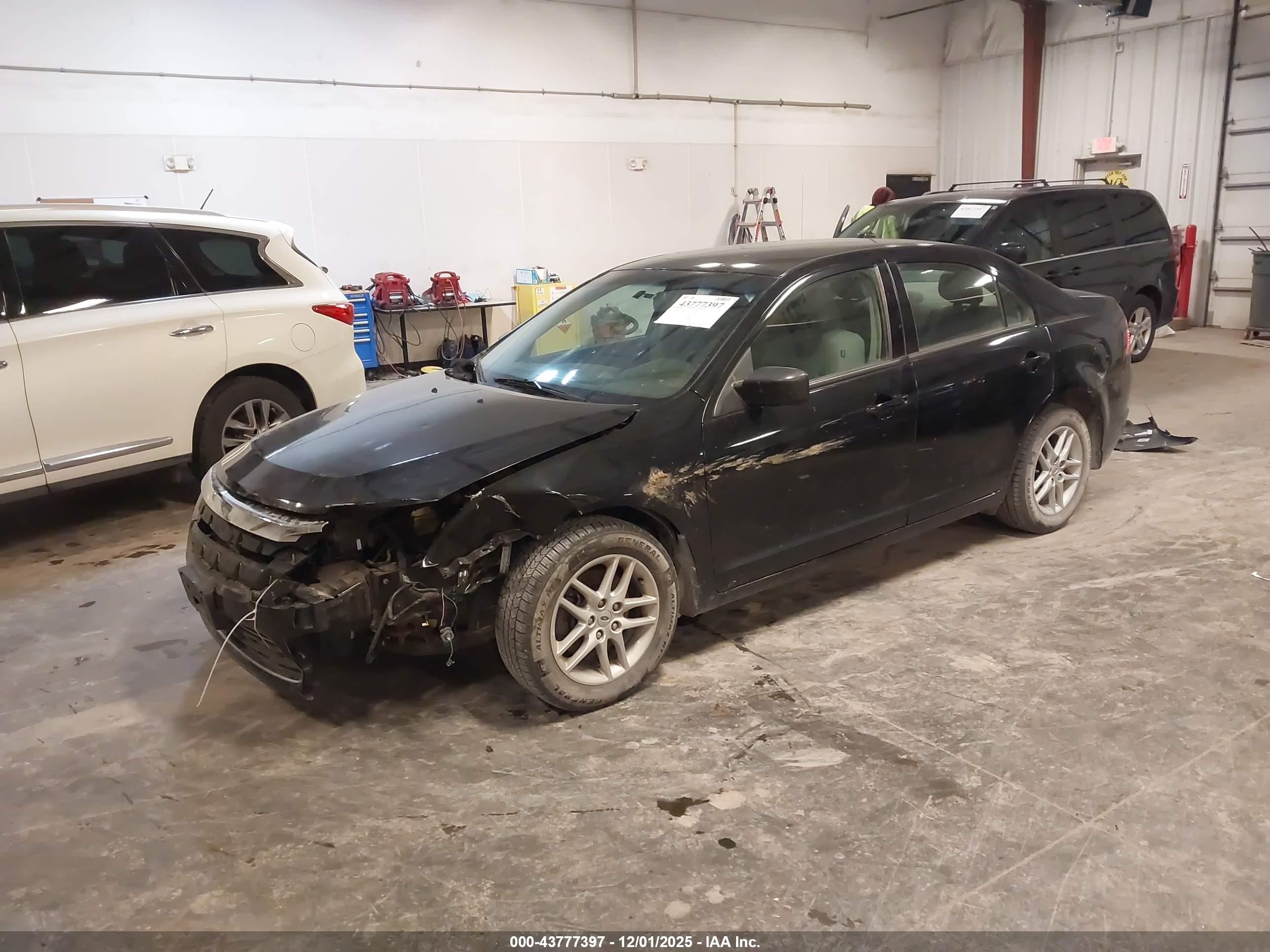 FORD FUSION image 2