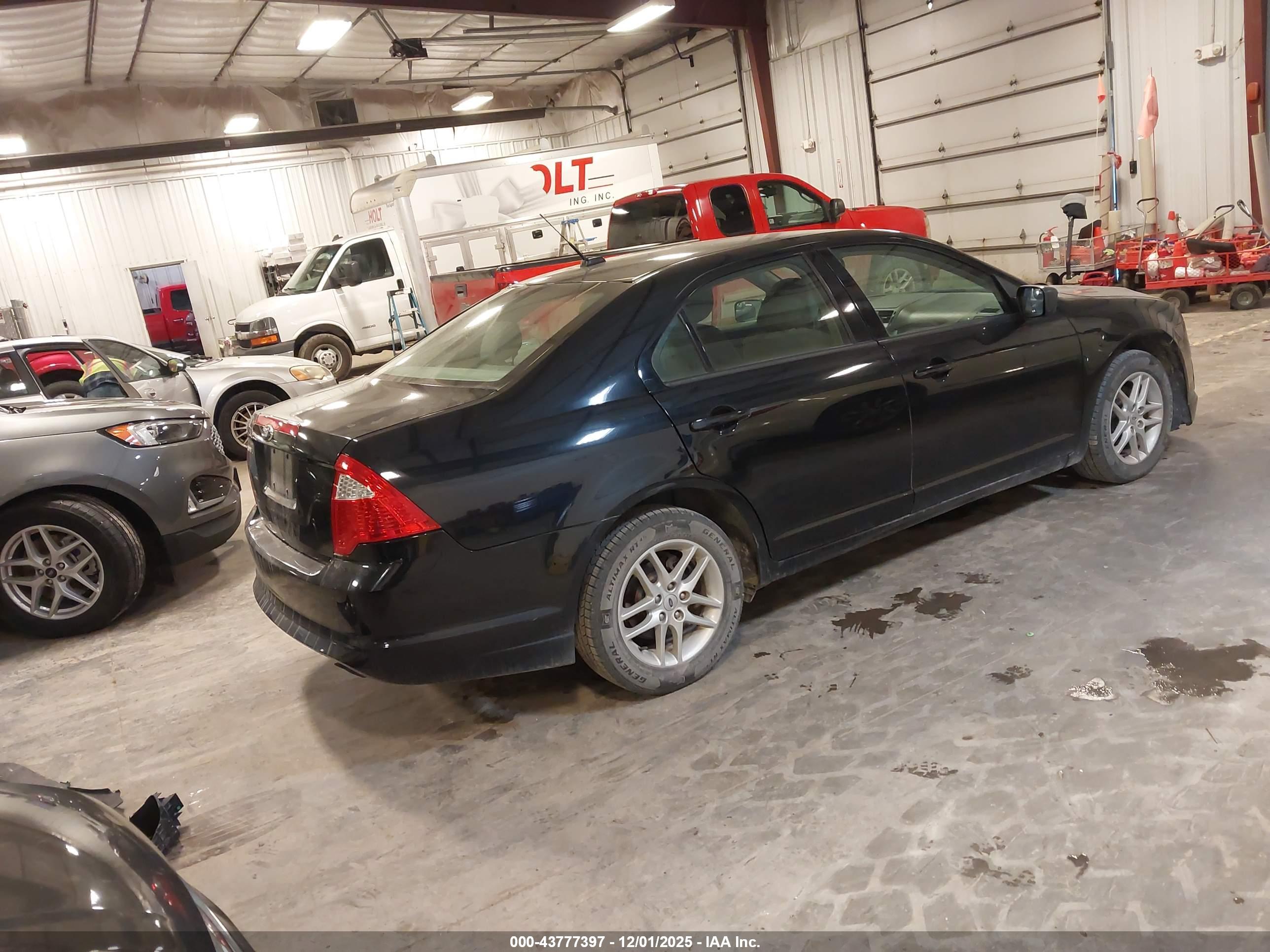 FORD FUSION image 4