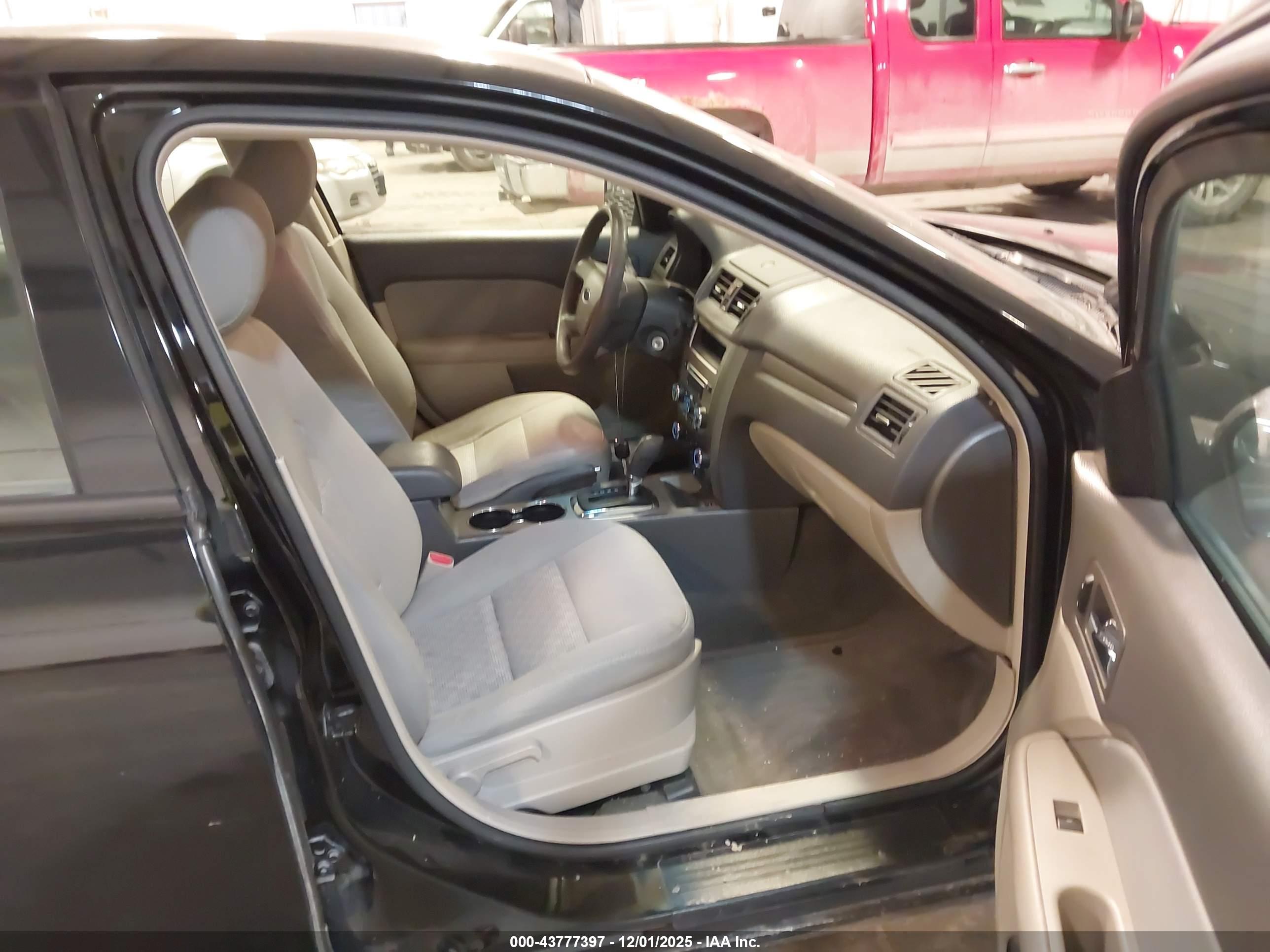 FORD FUSION image 5