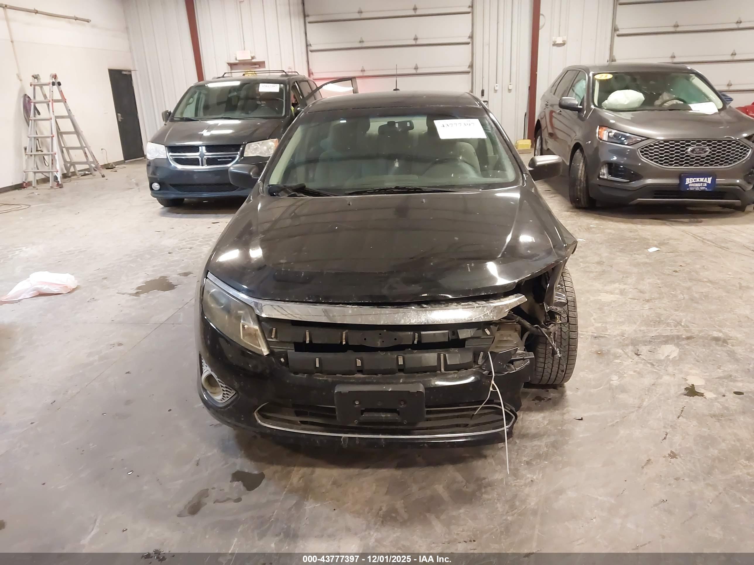 FORD FUSION image 6