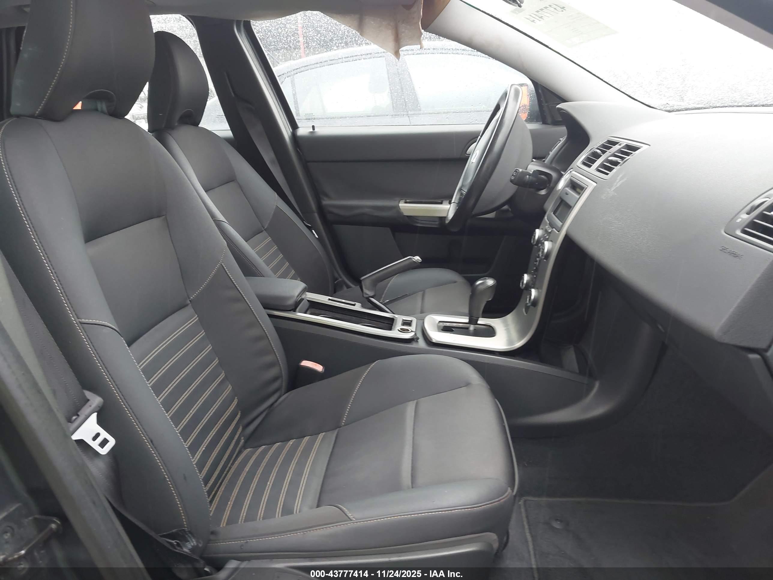 VOLVO V50 image 5